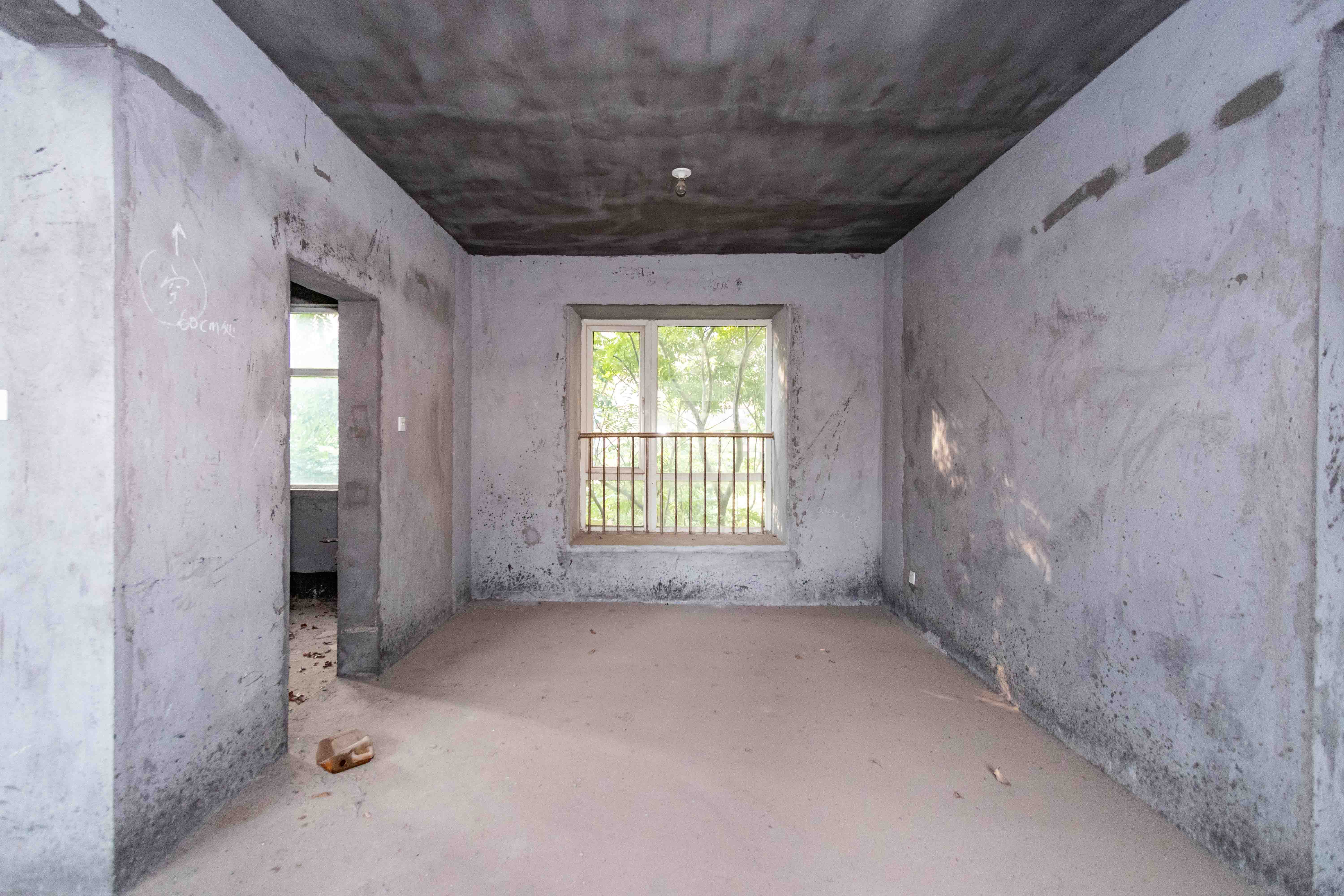 汇金城/嘉华城一期 5室2厅2卫 260.0万 汇金城/嘉华城一期 5室2厅2卫 260.0万客厅