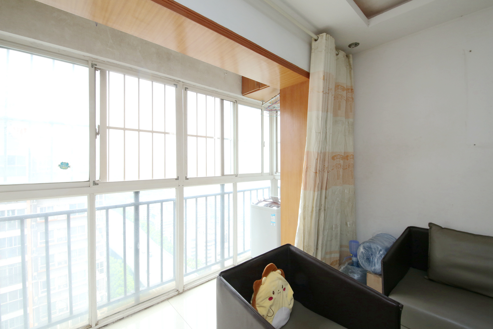 星典时代  3室2厅1卫   98.00万阳台