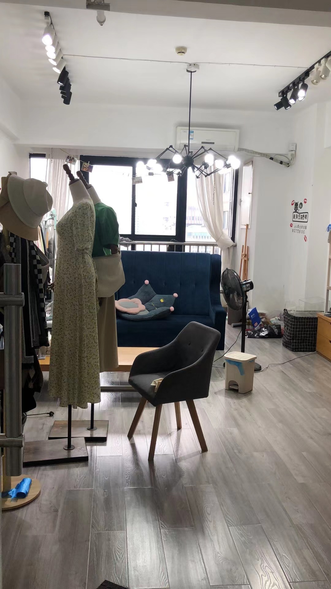 中央商业广场  1室1厅1卫    32.0万 中央商业广场  1室1厅1卫    32.0万室内图1