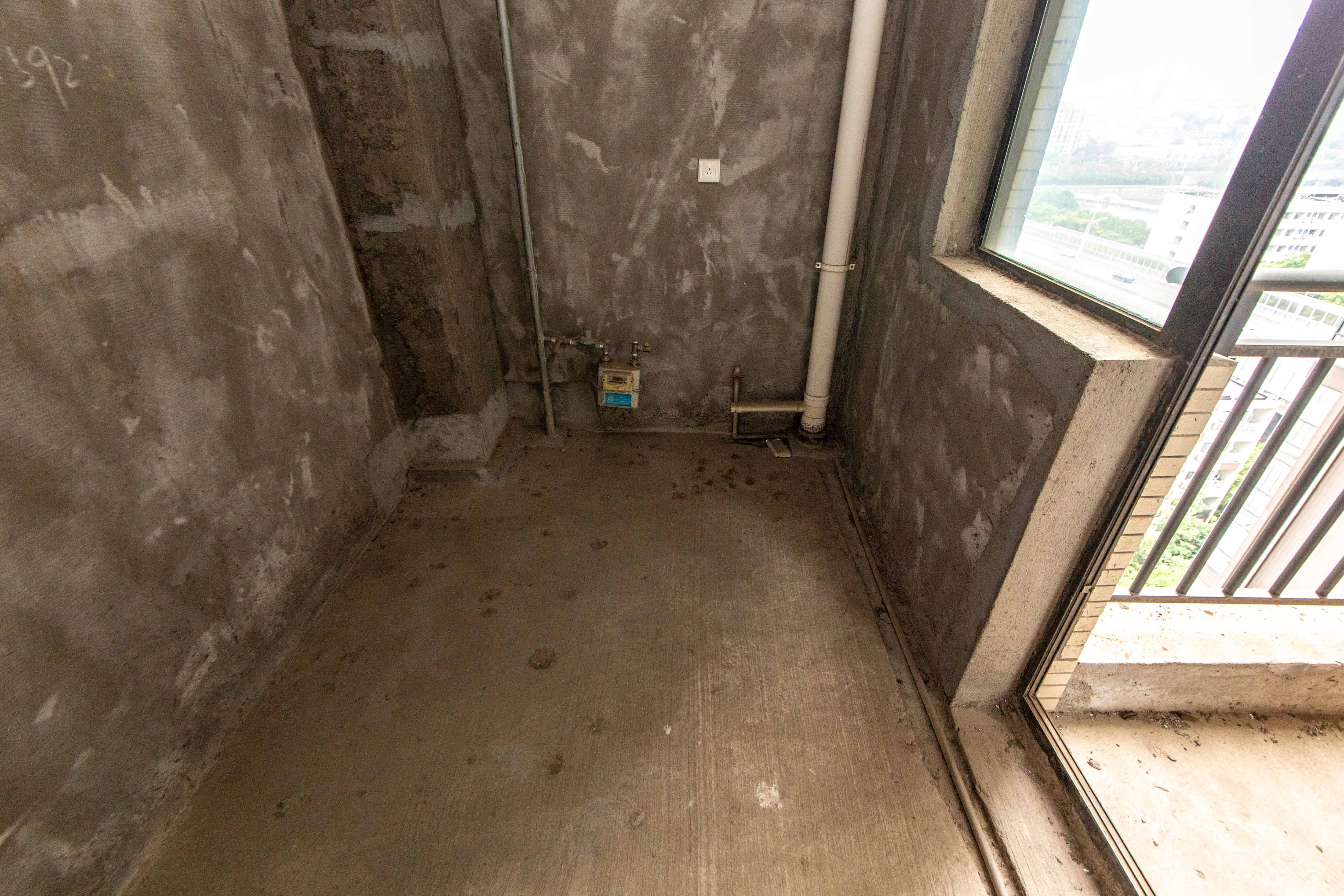 融科东南海  5室2厅2卫   170.00万厨房
