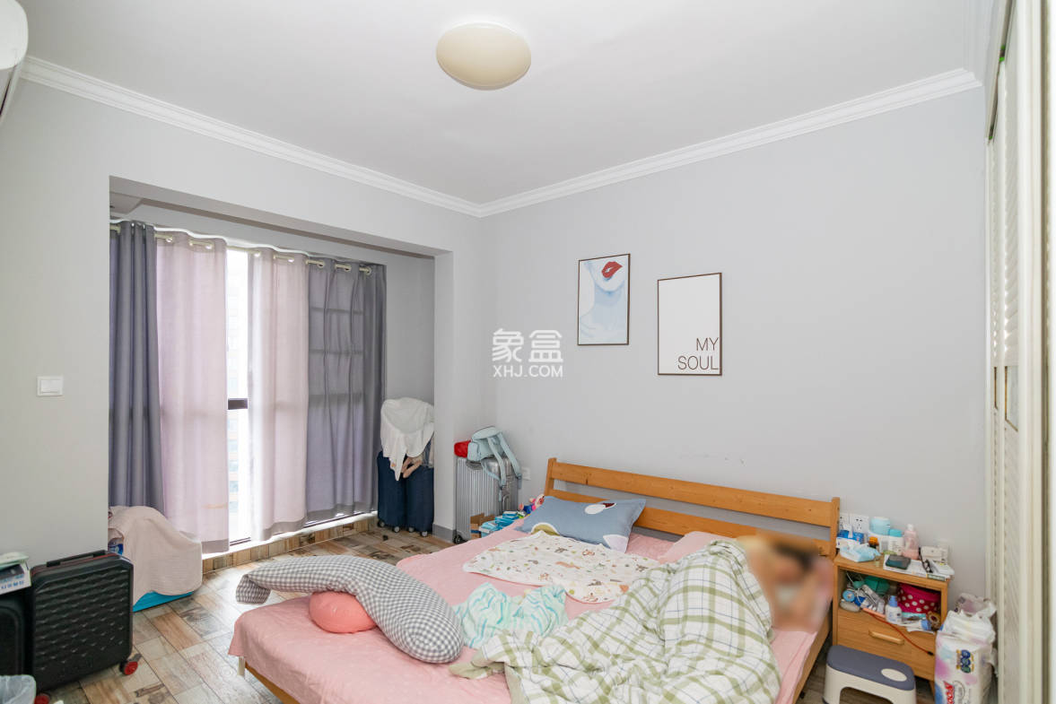 龙湖湘风原著(龙湖湘风星城) 3室2厅1卫 80.0万 龙湖湘风原著(龙湖湘风星城) 3室2厅1卫 80.0万卧室