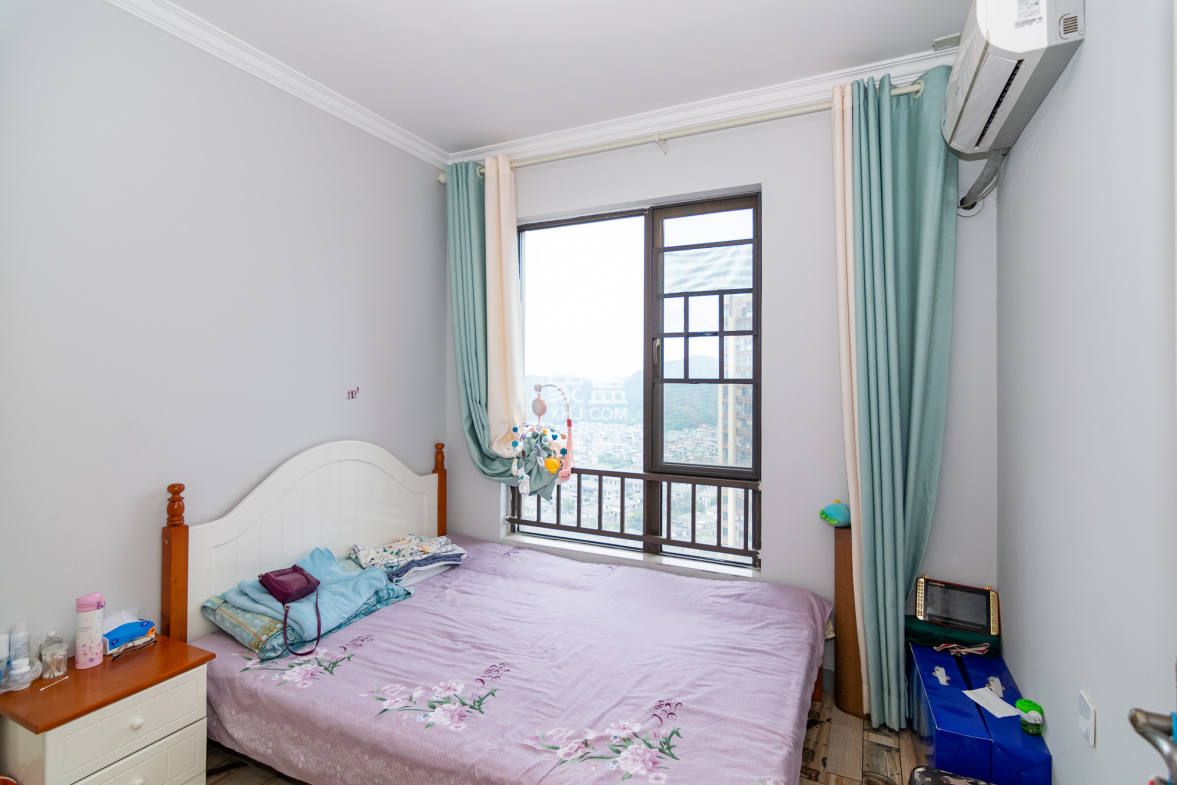 龙湖湘风原著(龙湖湘风星城) 3室2厅1卫 80.0万 龙湖湘风原著(龙湖湘风星城) 3室2厅1卫 80.0万卧室