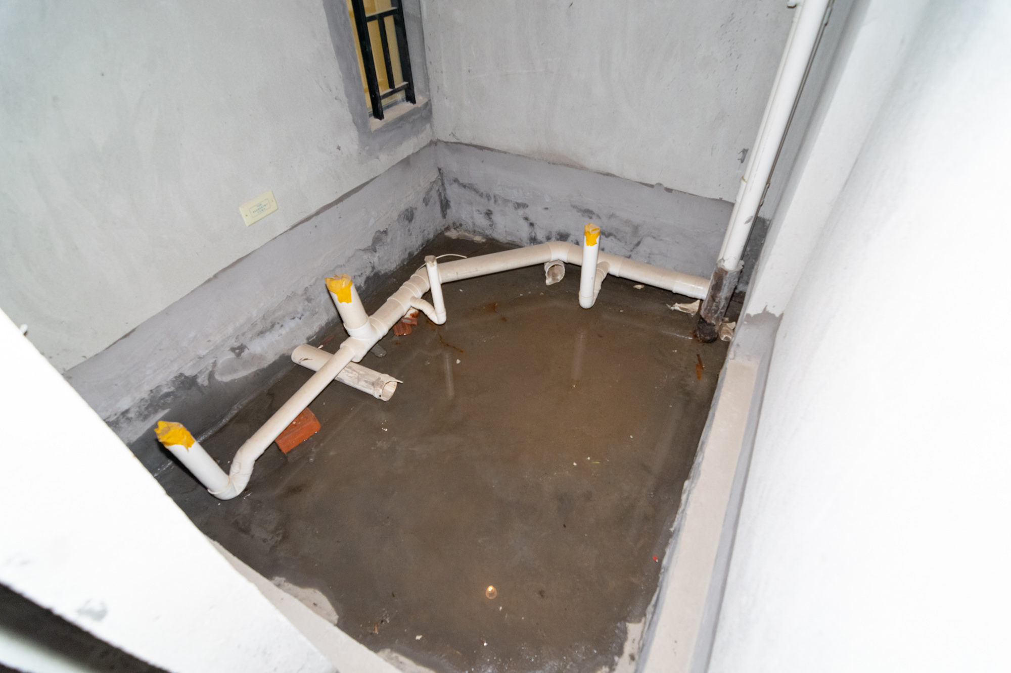 勤诚达新界  4室2厅2卫    132.0万客厅