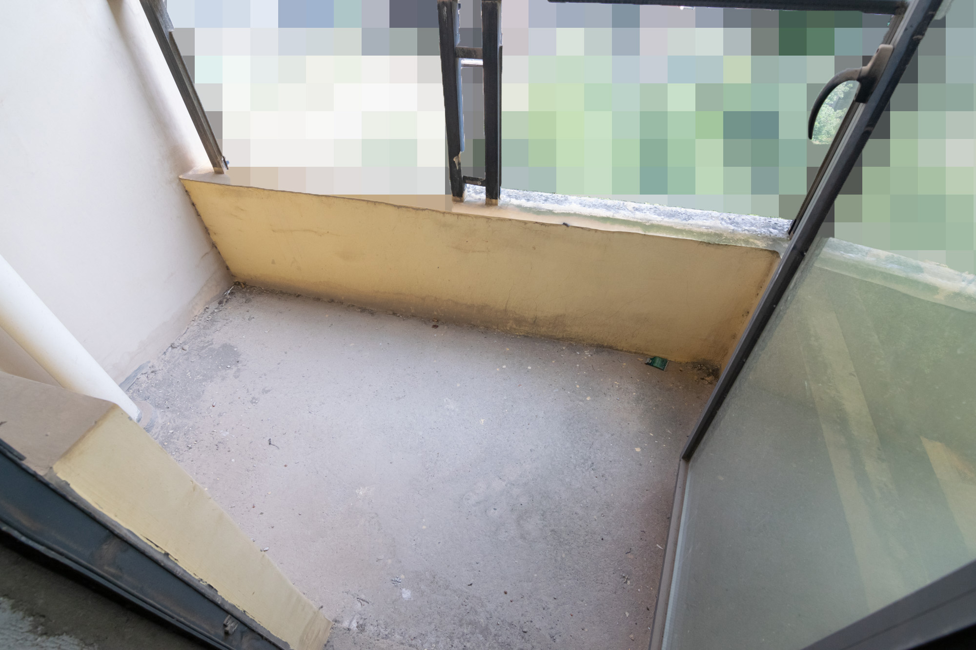 勤诚达新界  4室2厅2卫    132.0万客厅