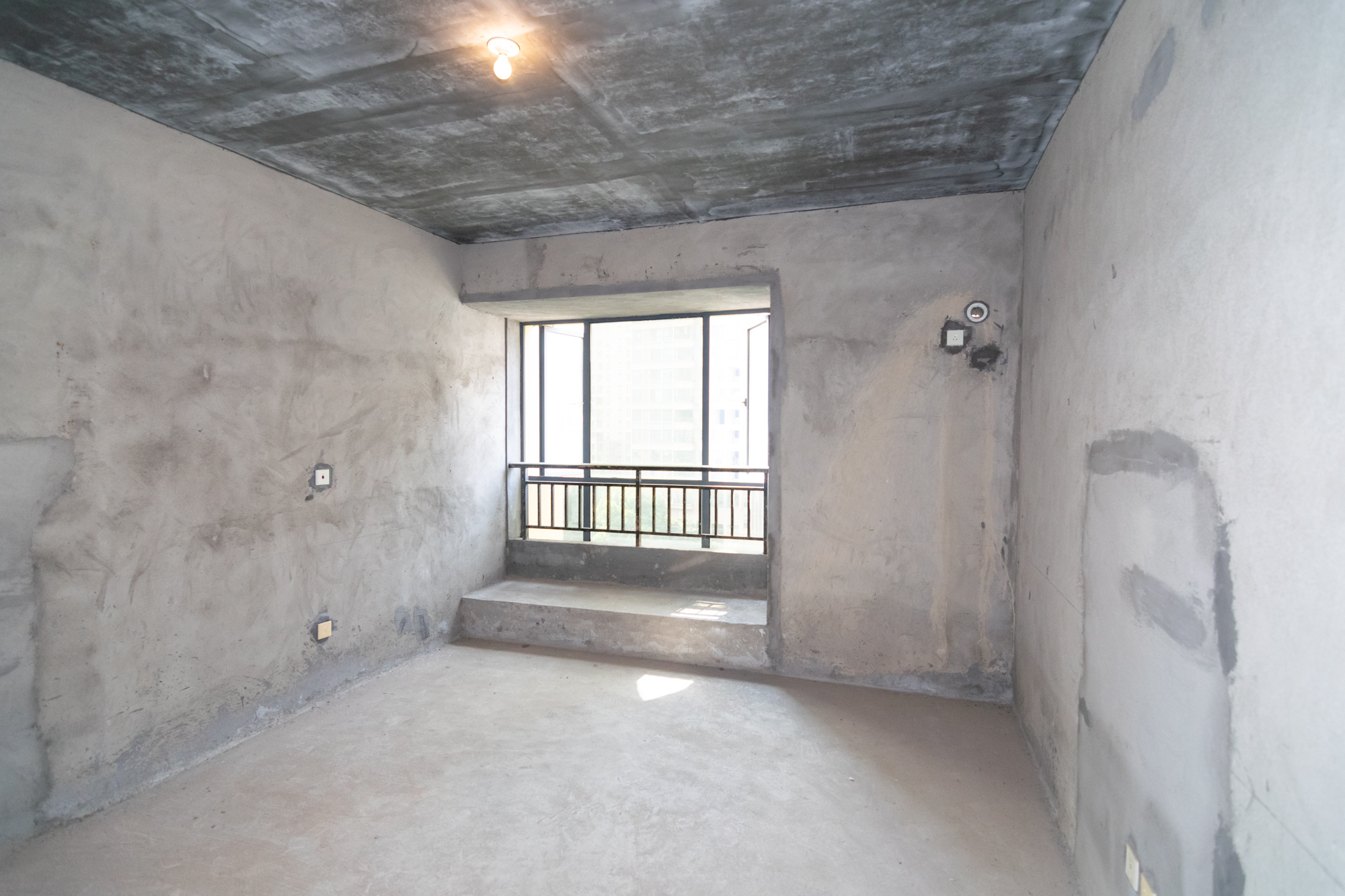 勤诚达新界  4室2厅2卫    132.0万其他