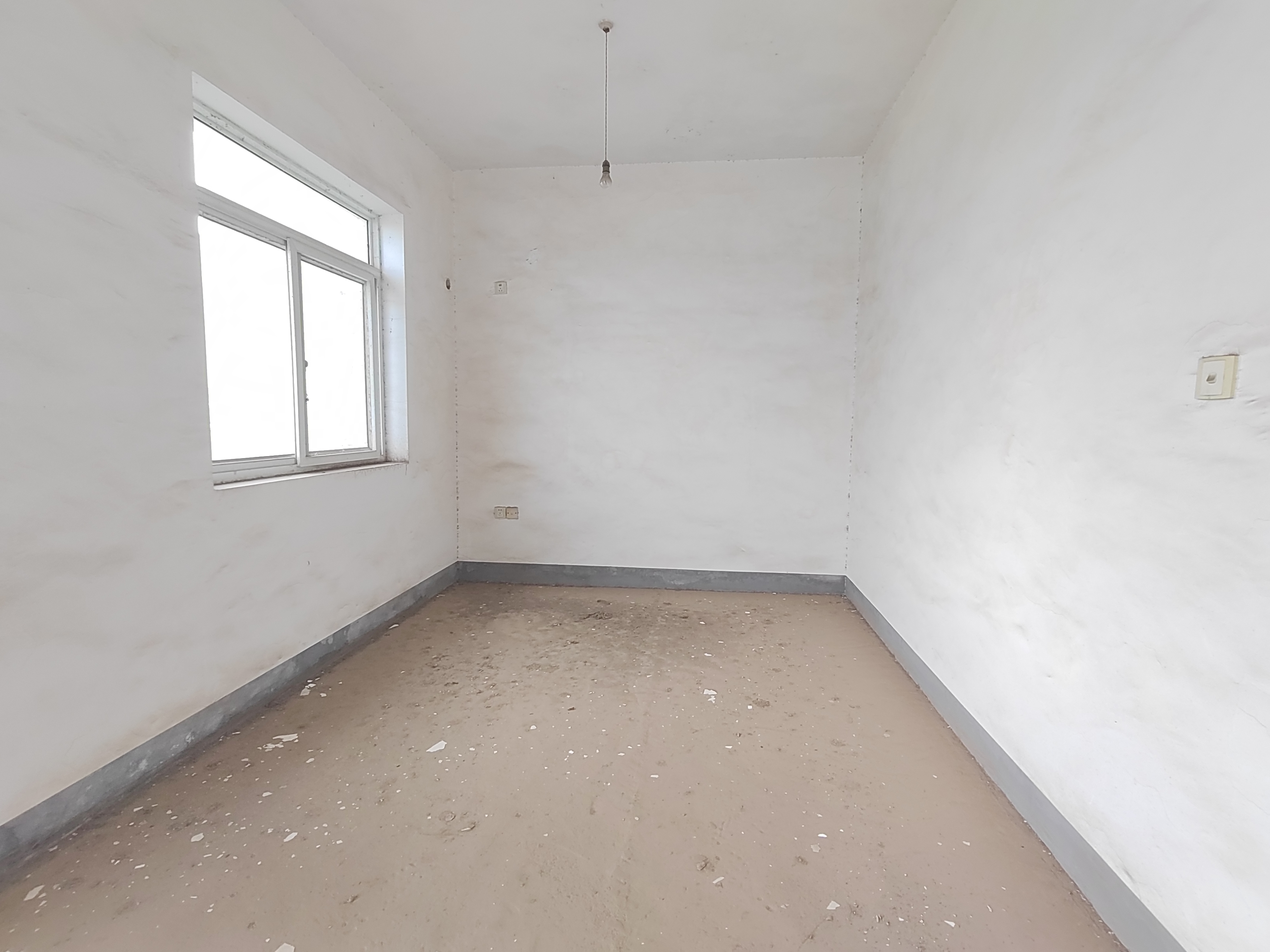 珠江丽园 5室2厅2卫 85.00万 珠江丽园 5室2厅2卫 85.00万室内图