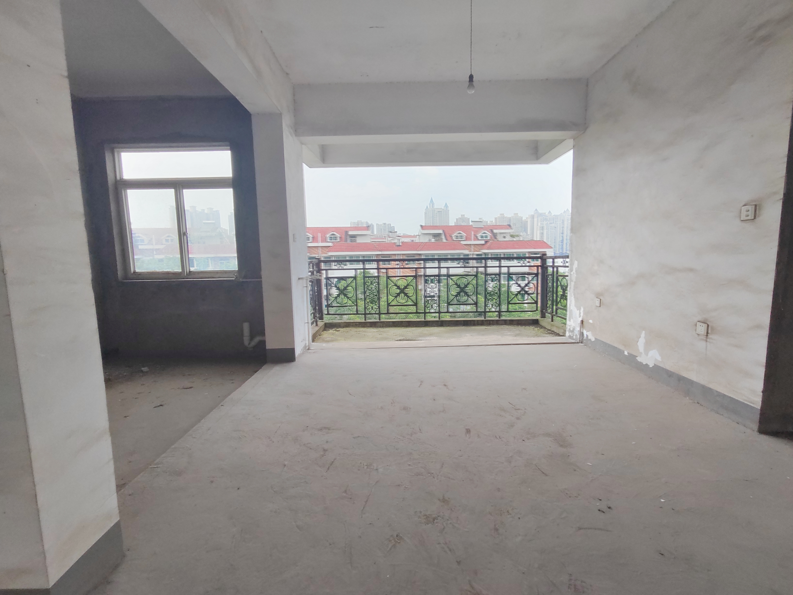 珠江丽园 5室2厅2卫 85.00万 珠江丽园 5室2厅2卫 85.00万室内图