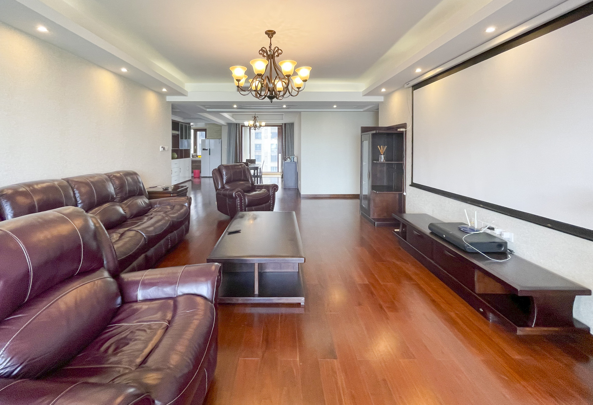 世茂外滩里(世茂铂翠湾三期)  4室2厅1卫    658.0万 世茂外滩里(世茂铂翠湾三期)  4室2厅1卫    658.0万