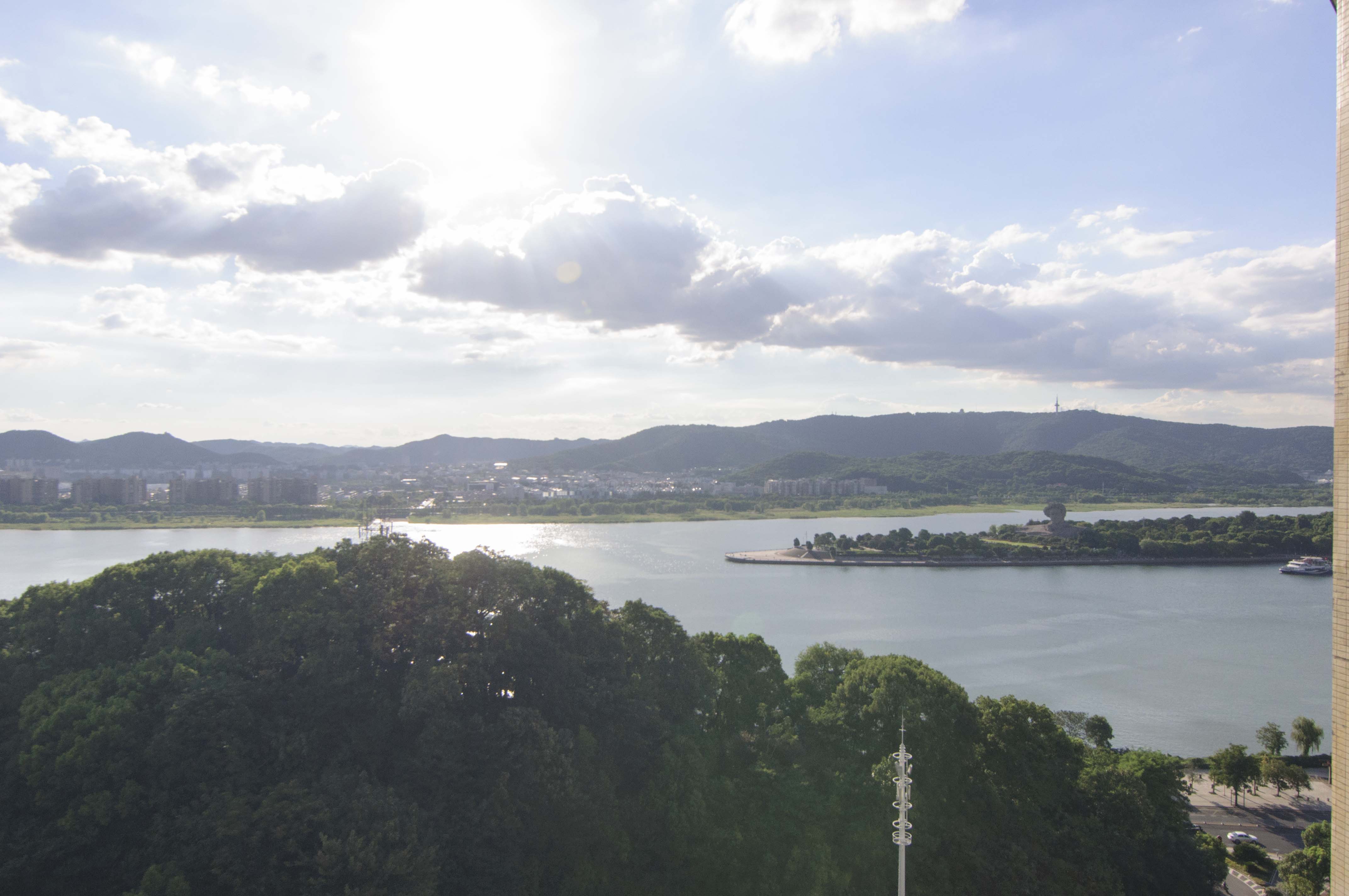 金域南外滩（望江佳园）  3室2厅2卫    255.0万阳台