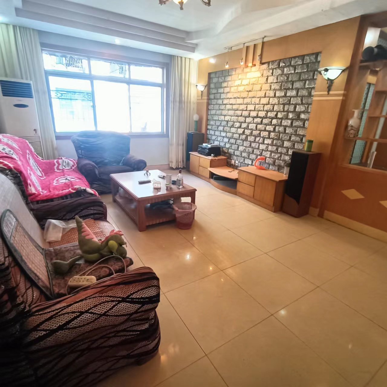 大同花苑 3室2厅2卫 56.8万 大同花苑 3室2厅2卫 56.8万客厅