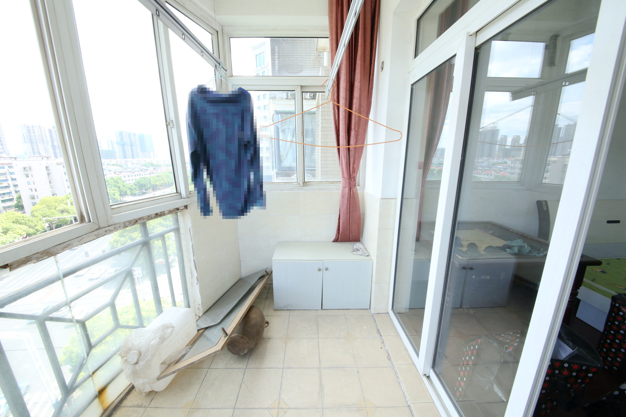 幸福人家  4室2厅2卫   148.00万阳台