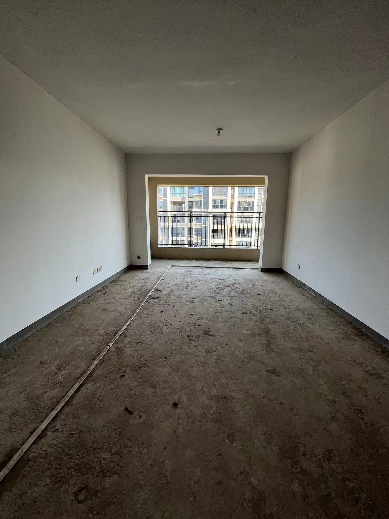 山水洲城华晨第一城 3室2厅1卫 78.0万 山水洲城华晨第一城 3室2厅1卫 78.0万室内图