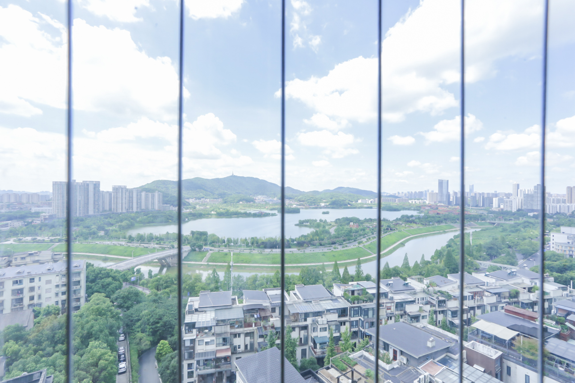 西山汇景一、二期  4室2厅2卫    300.0万其他