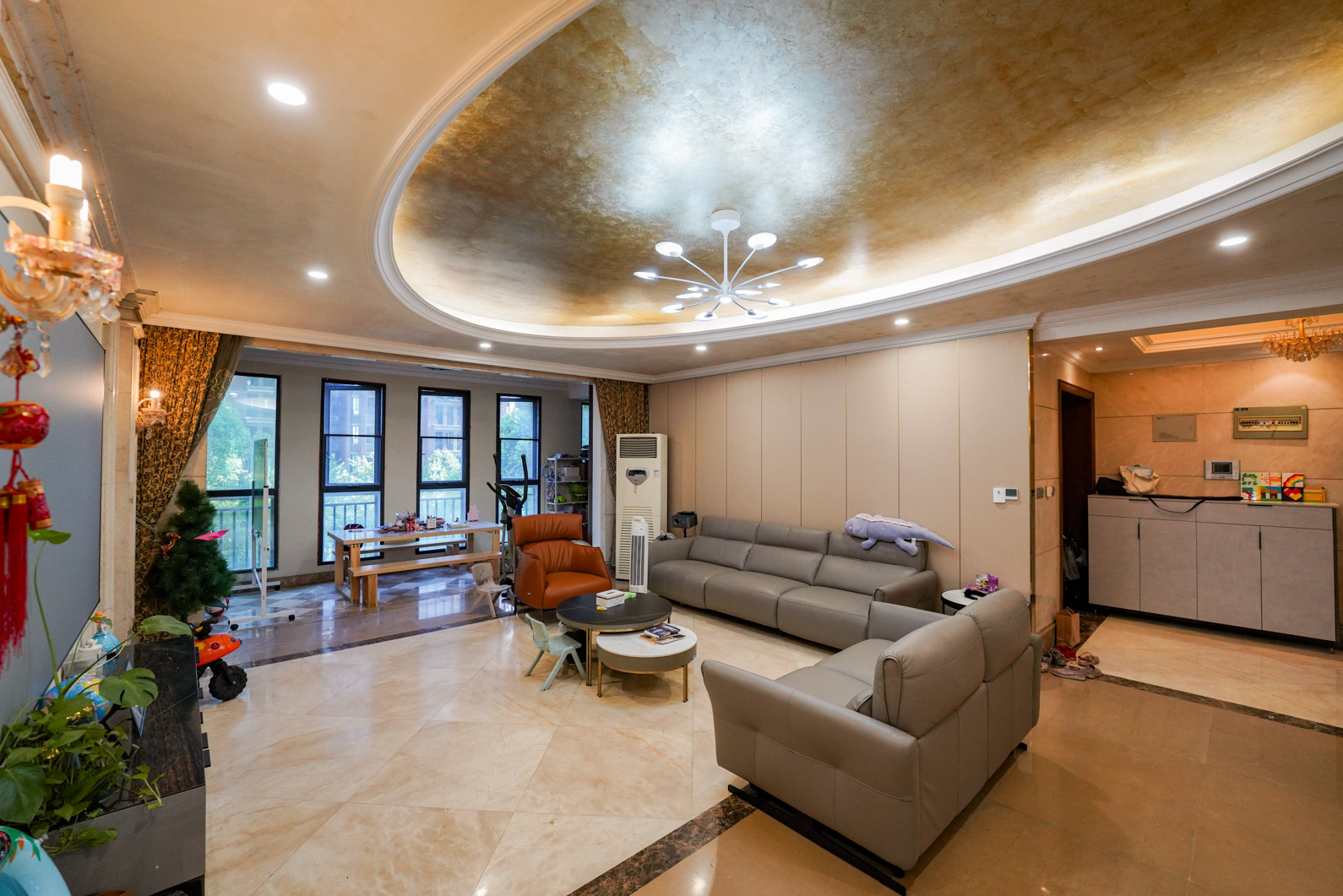 中隆国际御玺  5室2厅2卫    526.7万客厅