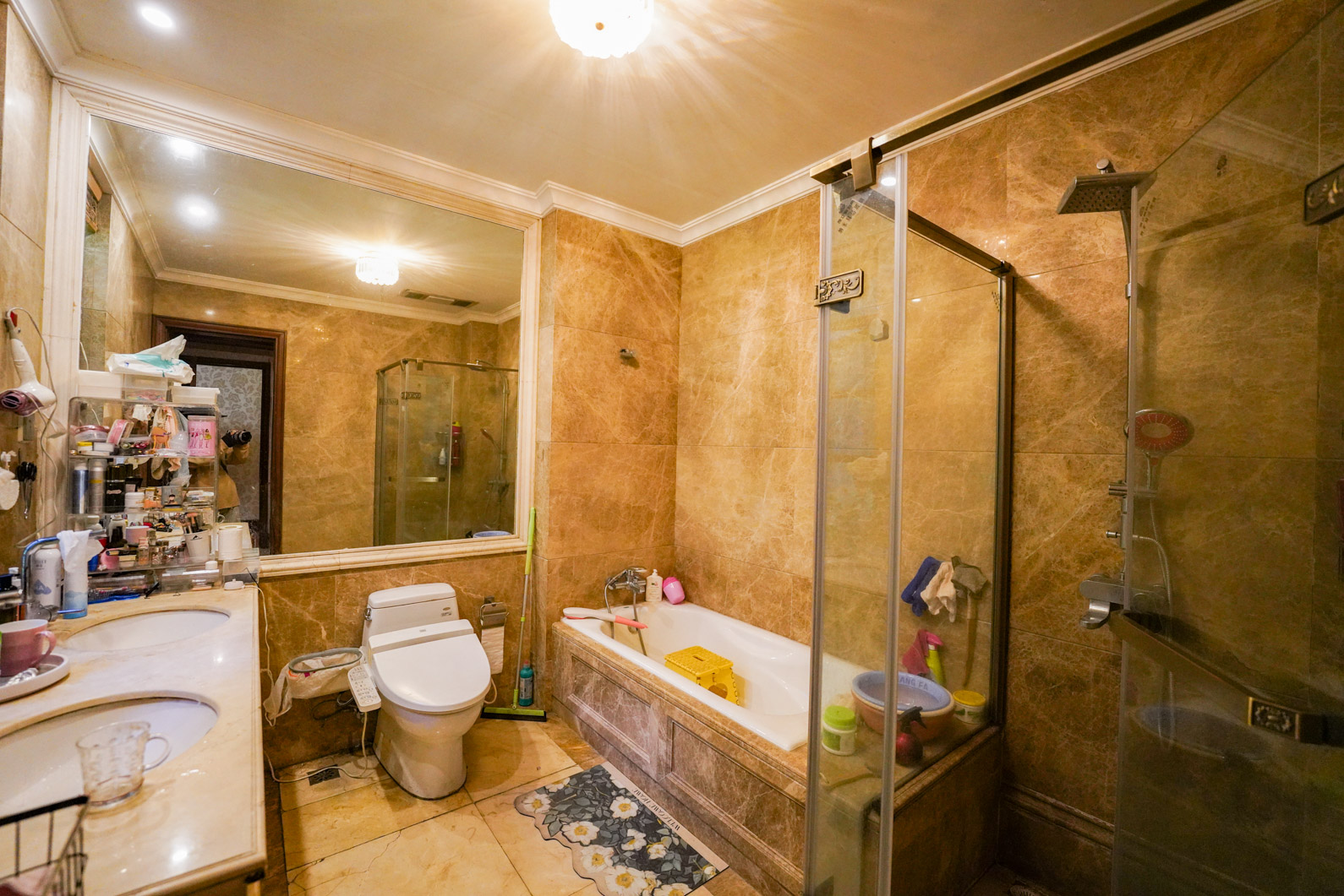 中隆国际御玺  5室2厅2卫    526.7万卫生间