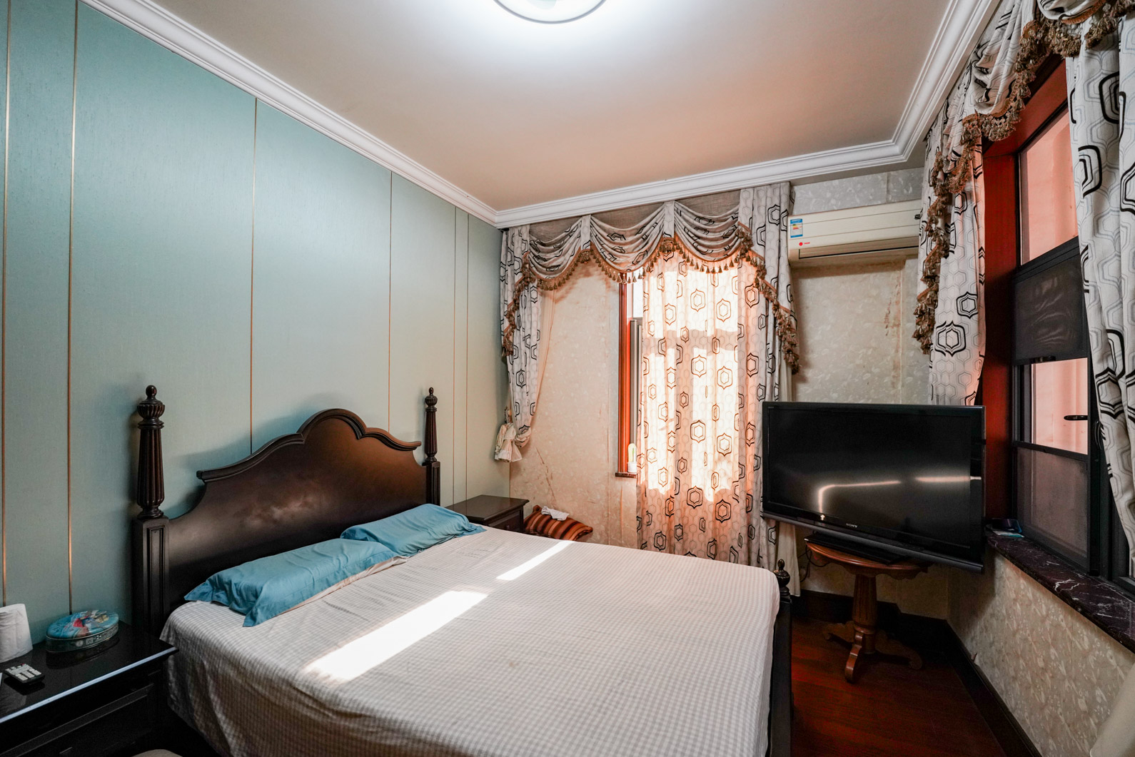 中隆国际御玺  5室2厅2卫    526.7万卧室