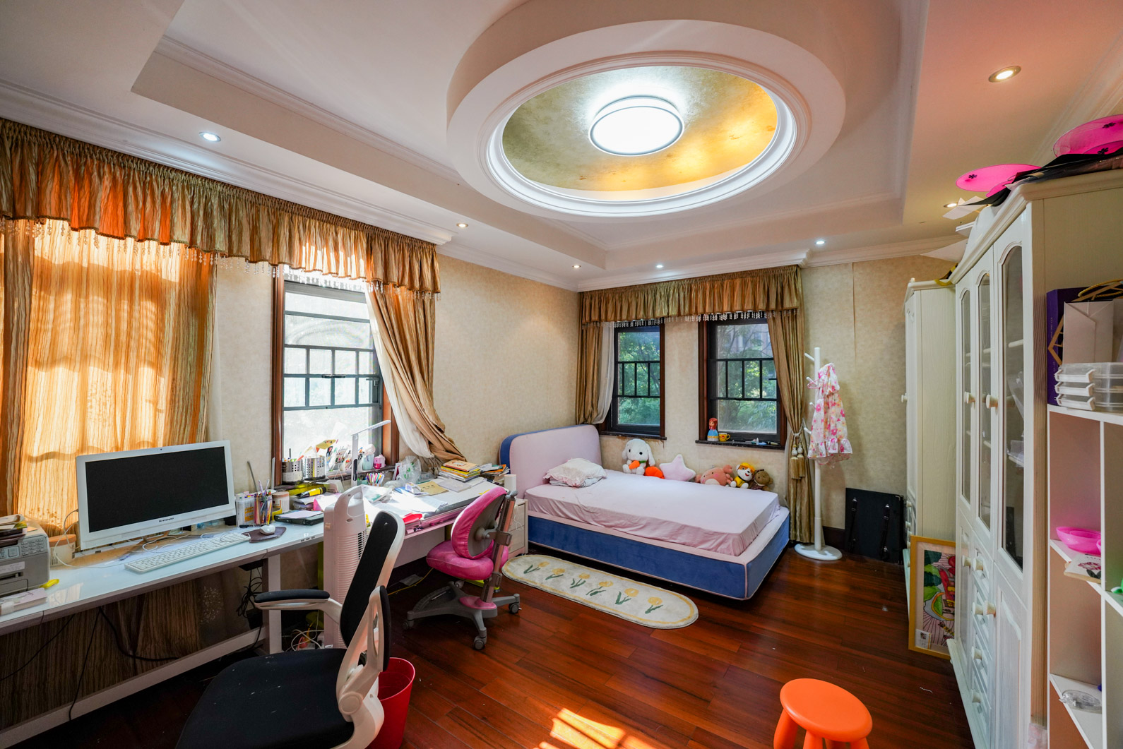 中隆国际御玺  5室2厅2卫    526.7万卧室