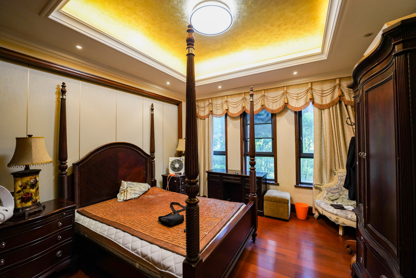 中隆国际御玺  5室2厅2卫    526.7万卧室