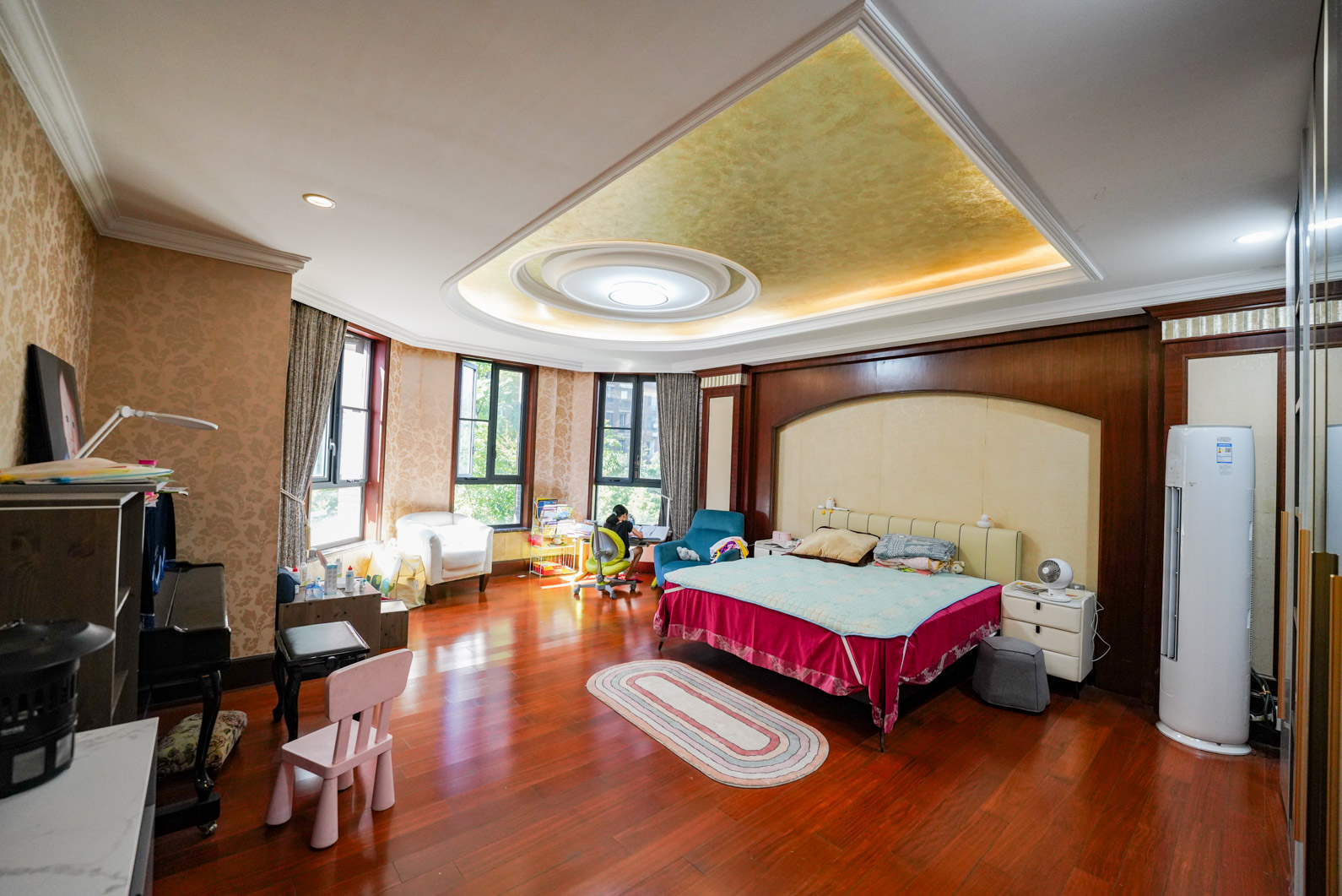 中隆国际御玺  5室2厅2卫    526.7万卧室