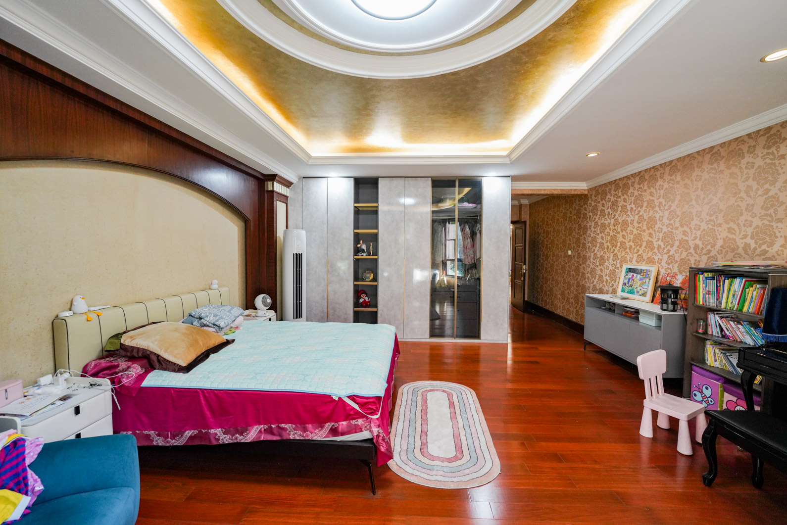 中隆国际御玺  5室2厅2卫    526.7万卧室