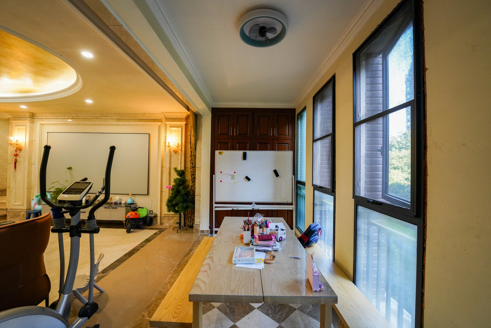 中隆国际御玺  5室2厅2卫    526.7万阳台