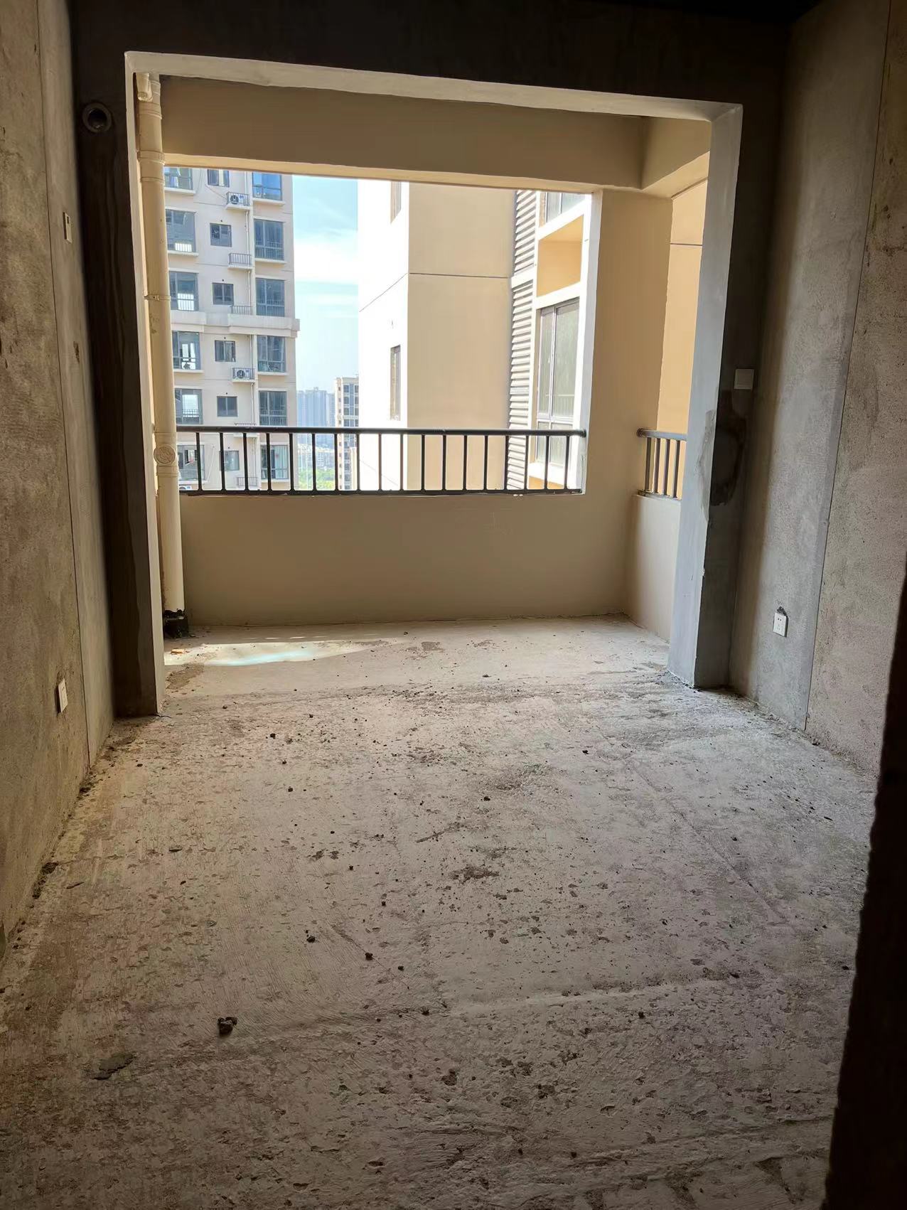 山水豪庭 4室2厅1卫 94.0万 山水豪庭 4室2厅1卫 94.0万室内图