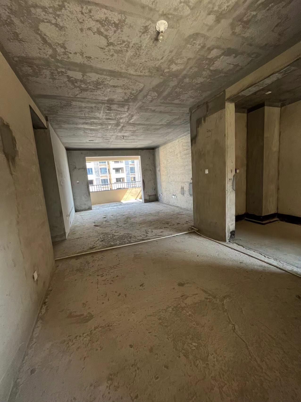 山水豪庭 4室2厅1卫 94.0万 山水豪庭 4室2厅1卫 94.0万室内图