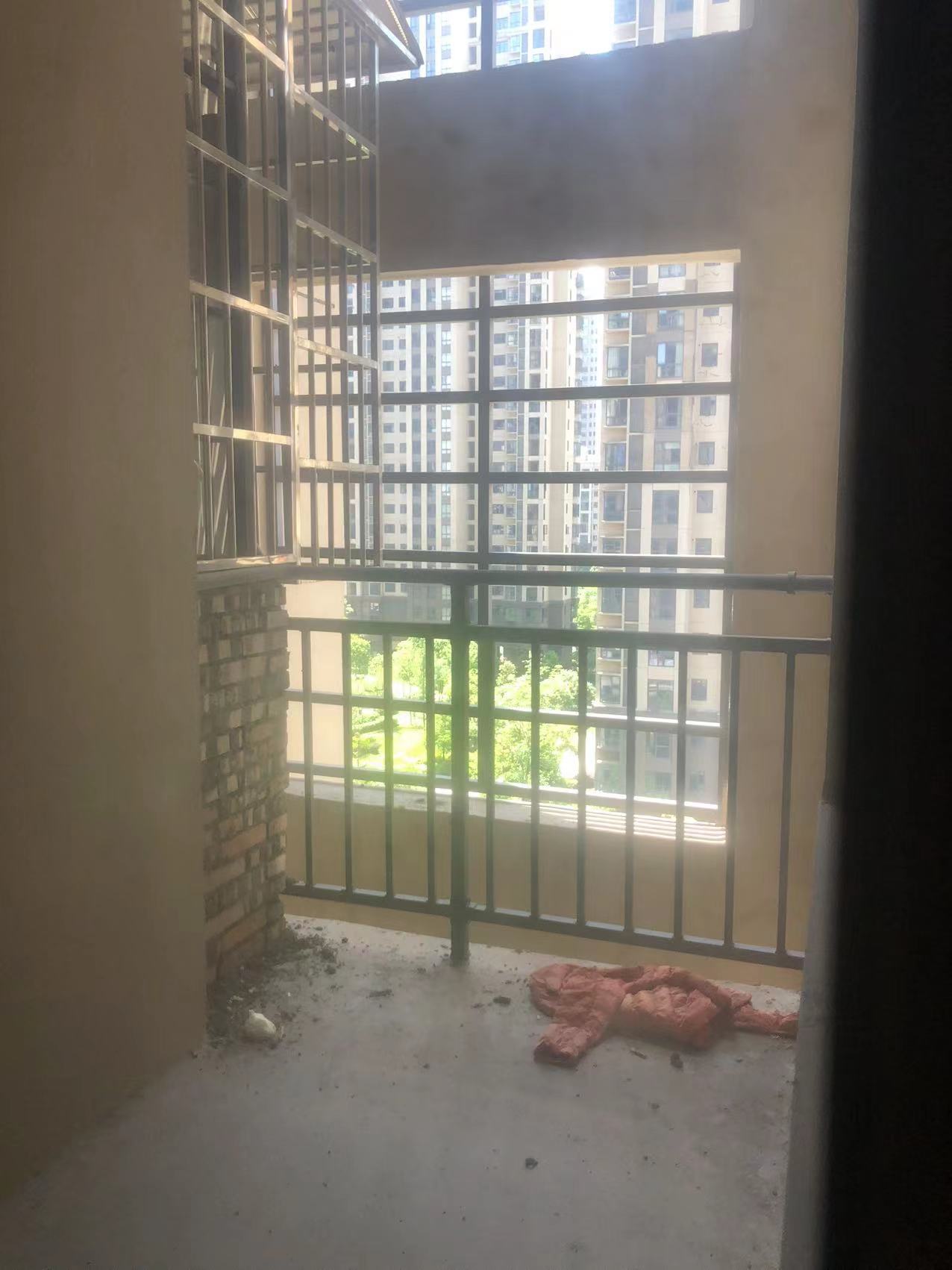 山水洲城华晨第一城 3室2厅1卫 60.0万 山水洲城华晨第一城 3室2厅1卫 60.0万室内图