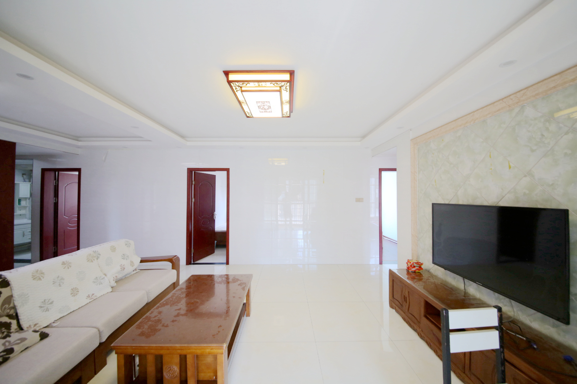 雨花公馆(紫苔名苑)  4室2厅2卫    185.0万客厅