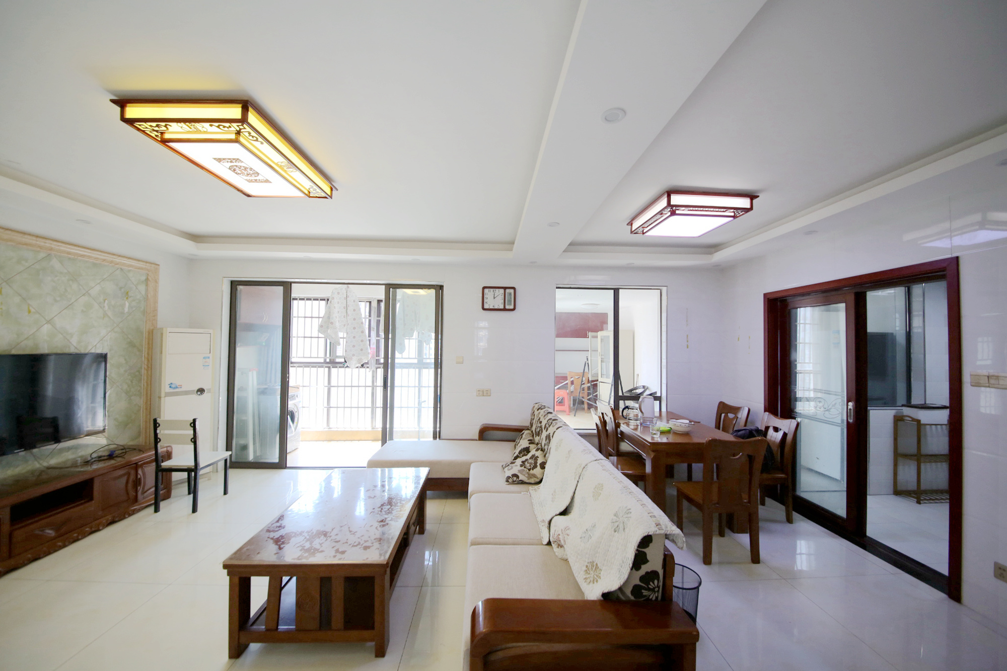 雨花公馆(紫苔名苑)  4室2厅2卫    185.0万客厅