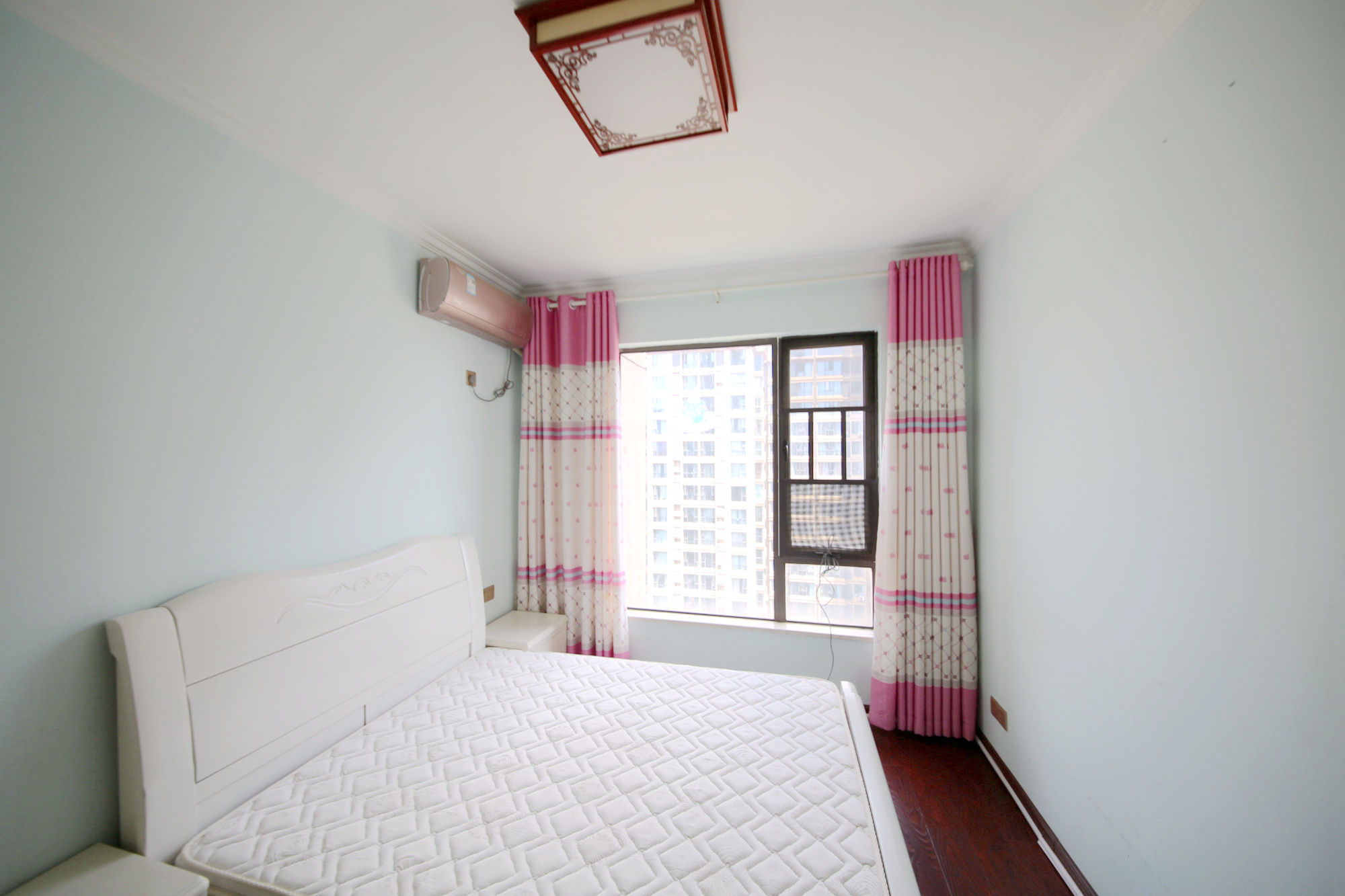 雨花公馆(紫苔名苑)  4室2厅2卫    185.0万卧室