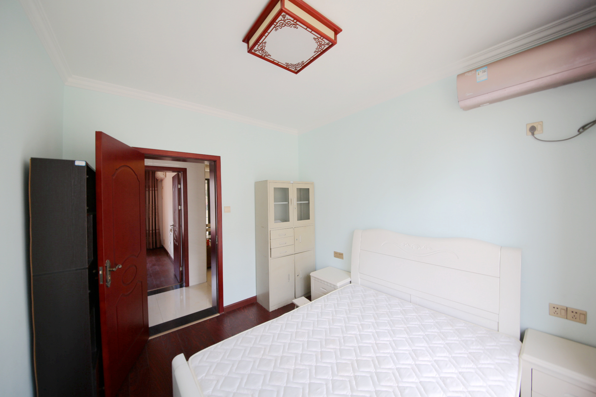 雨花公馆(紫苔名苑)  4室2厅2卫    185.0万卧室