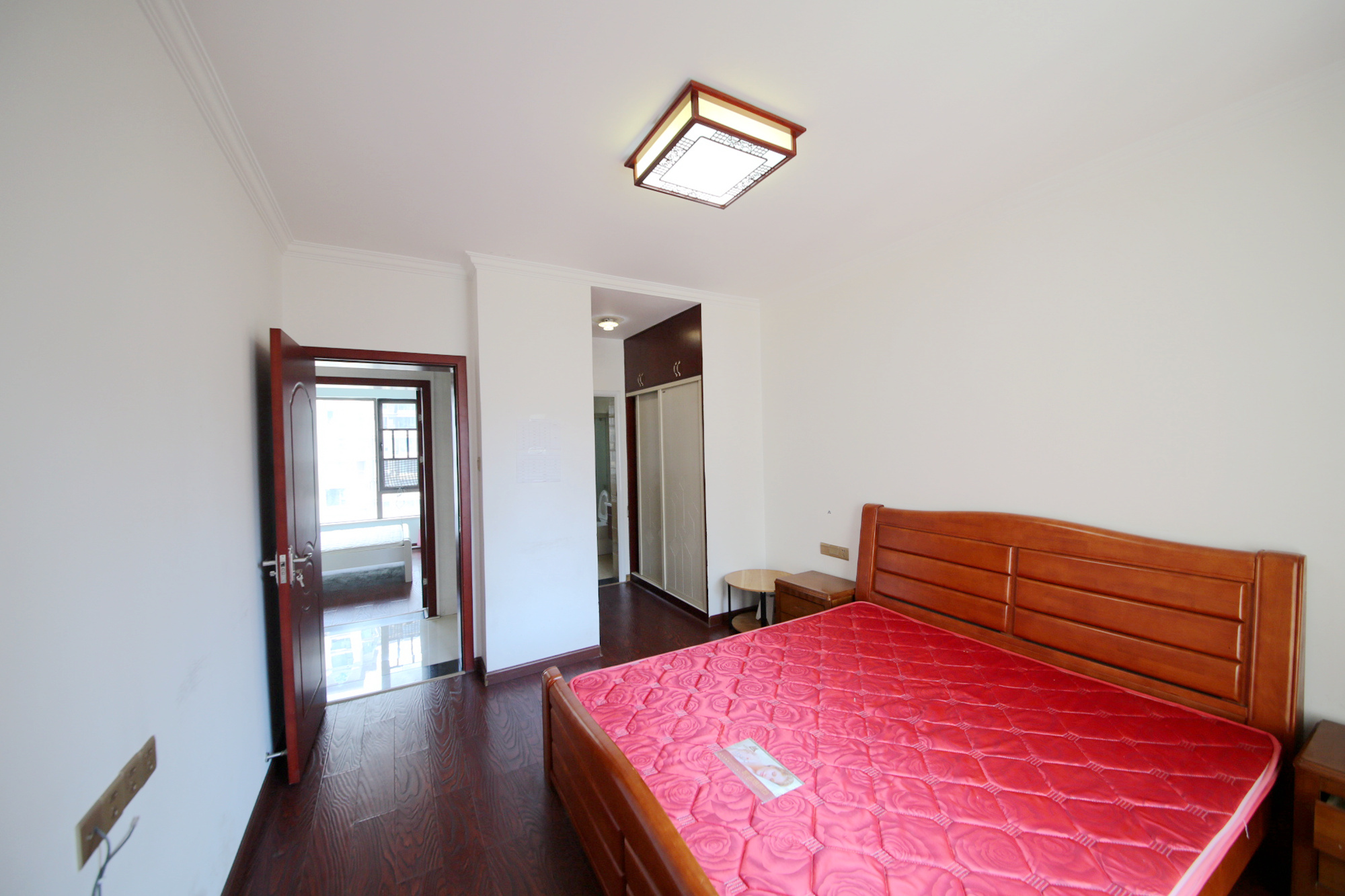 雨花公馆(紫苔名苑)  4室2厅2卫    185.0万卧室