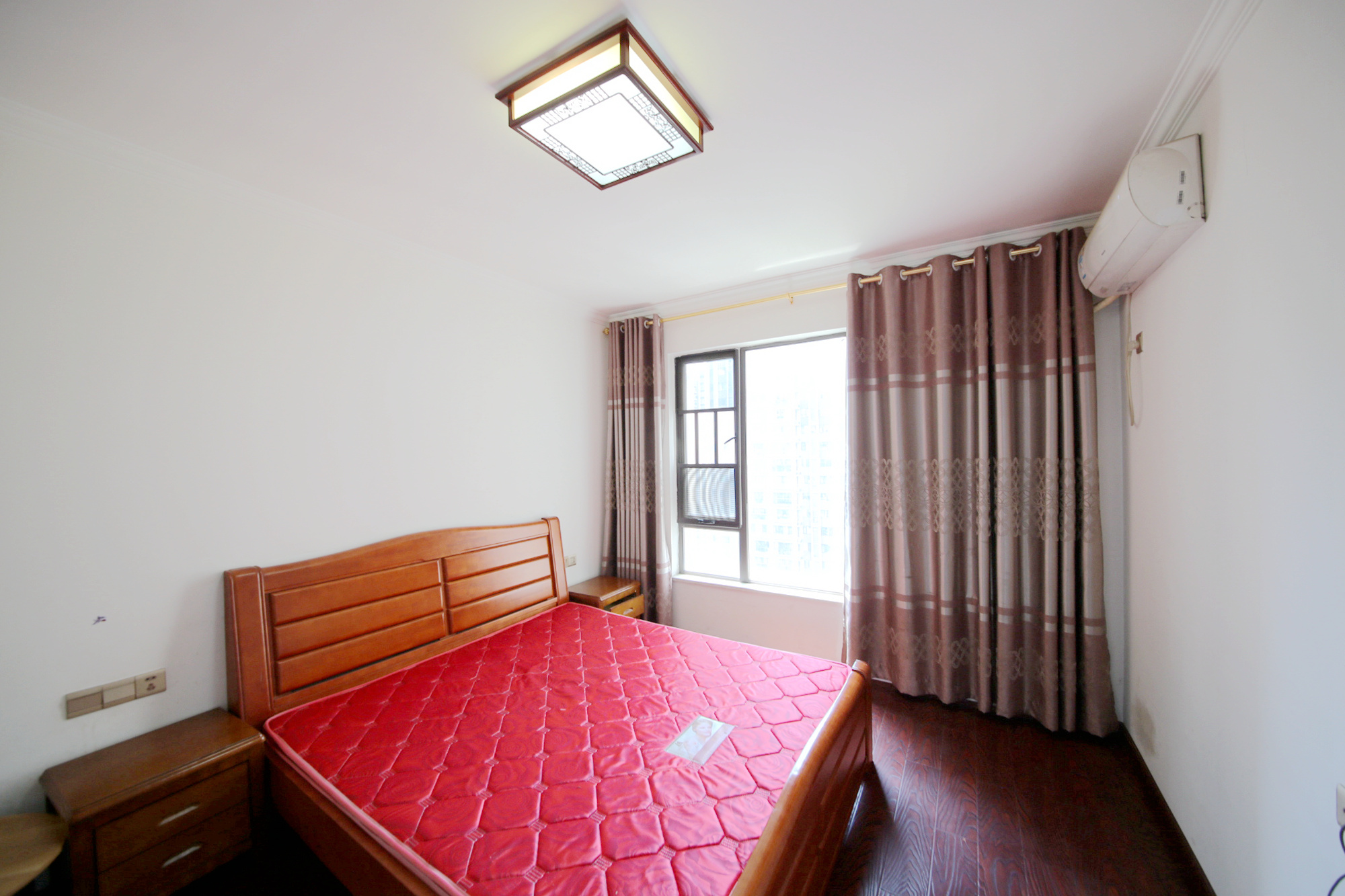 雨花公馆(紫苔名苑)  4室2厅2卫    185.0万卧室