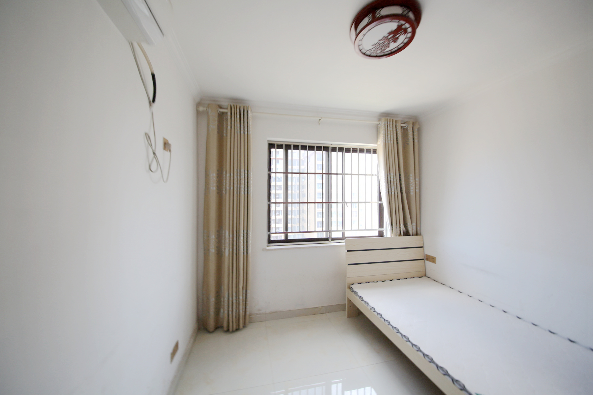 雨花公馆(紫苔名苑)  4室2厅2卫    185.0万卧室