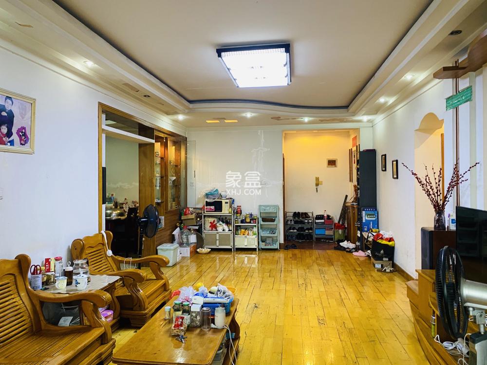 新华西路公交大厦  4室2厅2卫   50.00万