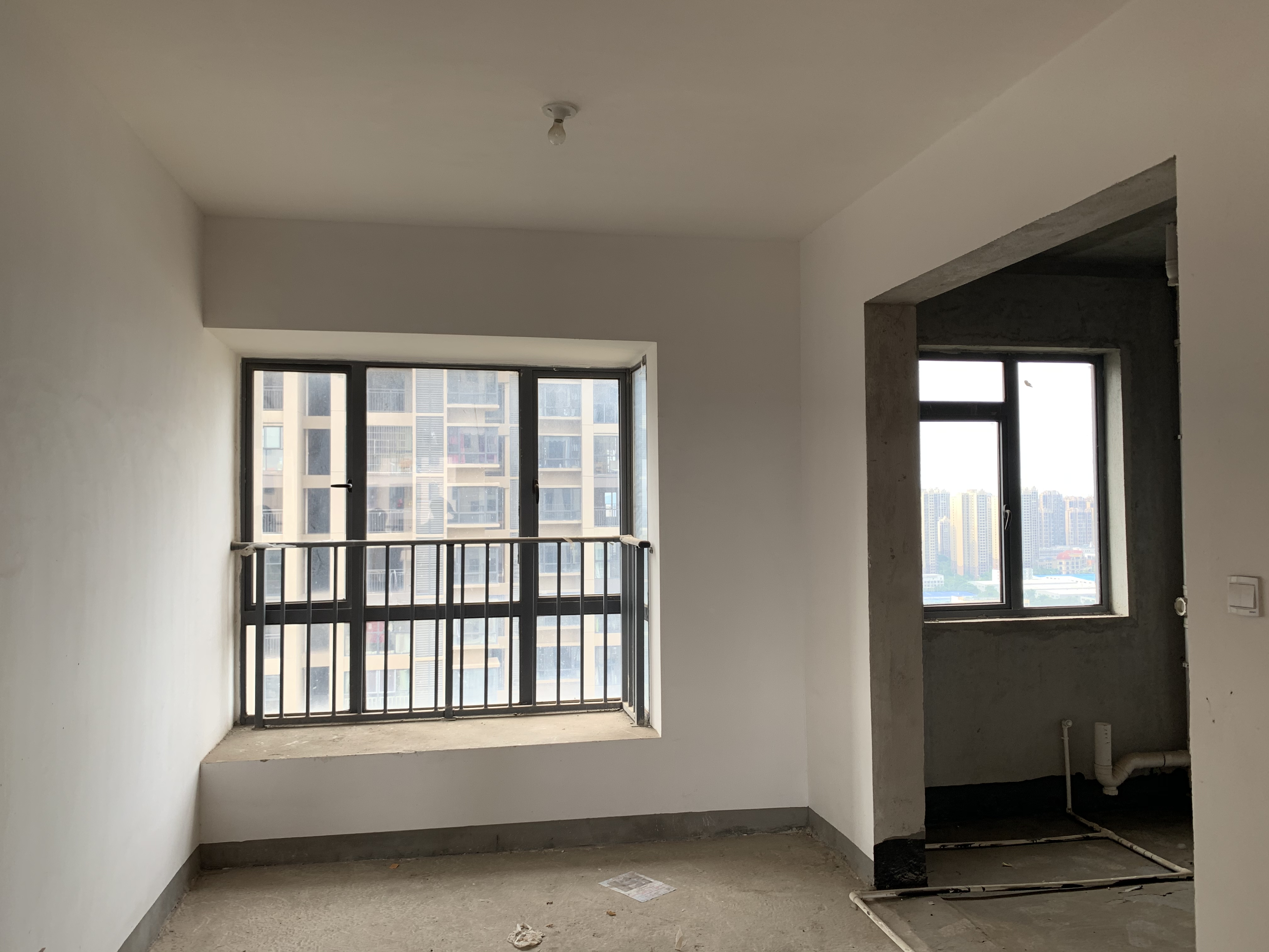 山水洲城华晨第一城  3室2厅2卫    57.0万 山水洲城华晨第一城  3室2厅2卫    57.0万室内图