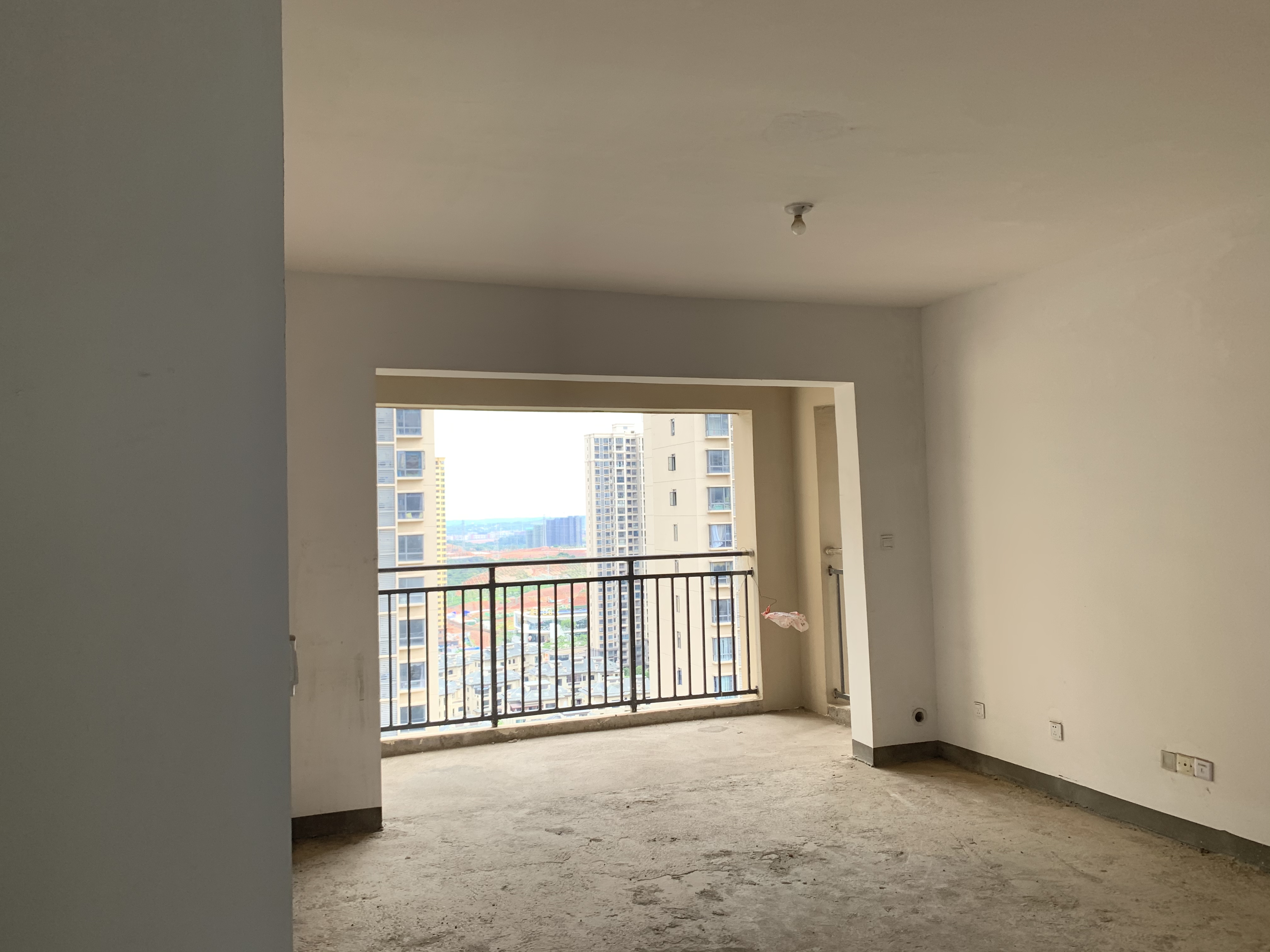 山水洲城华晨第一城  3室2厅2卫    57.0万 山水洲城华晨第一城  3室2厅2卫    57.0万室内图