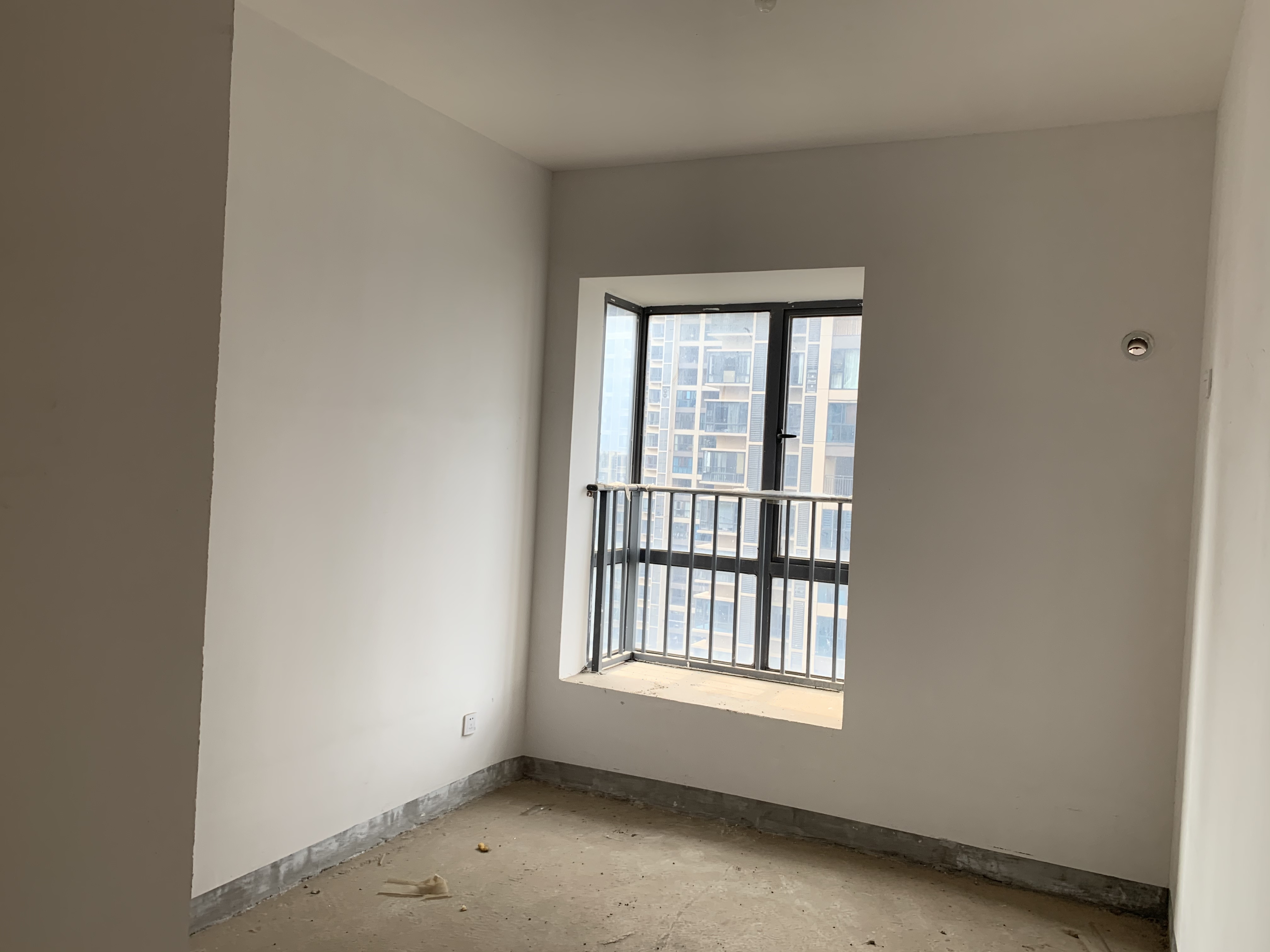 山水洲城华晨第一城  3室2厅2卫    57.0万 山水洲城华晨第一城  3室2厅2卫    57.0万室内图