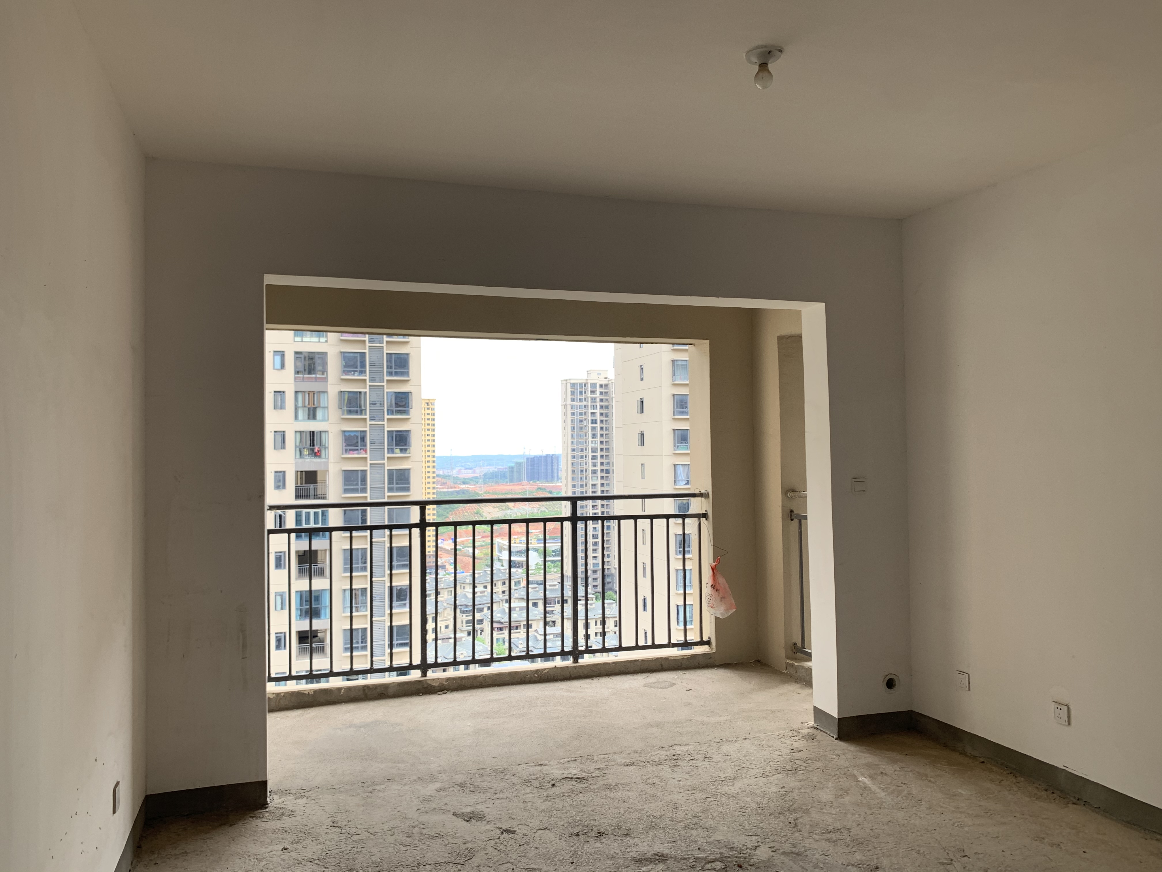 山水洲城华晨第一城  3室2厅2卫    57.0万 山水洲城华晨第一城  3室2厅2卫    57.0万室内图