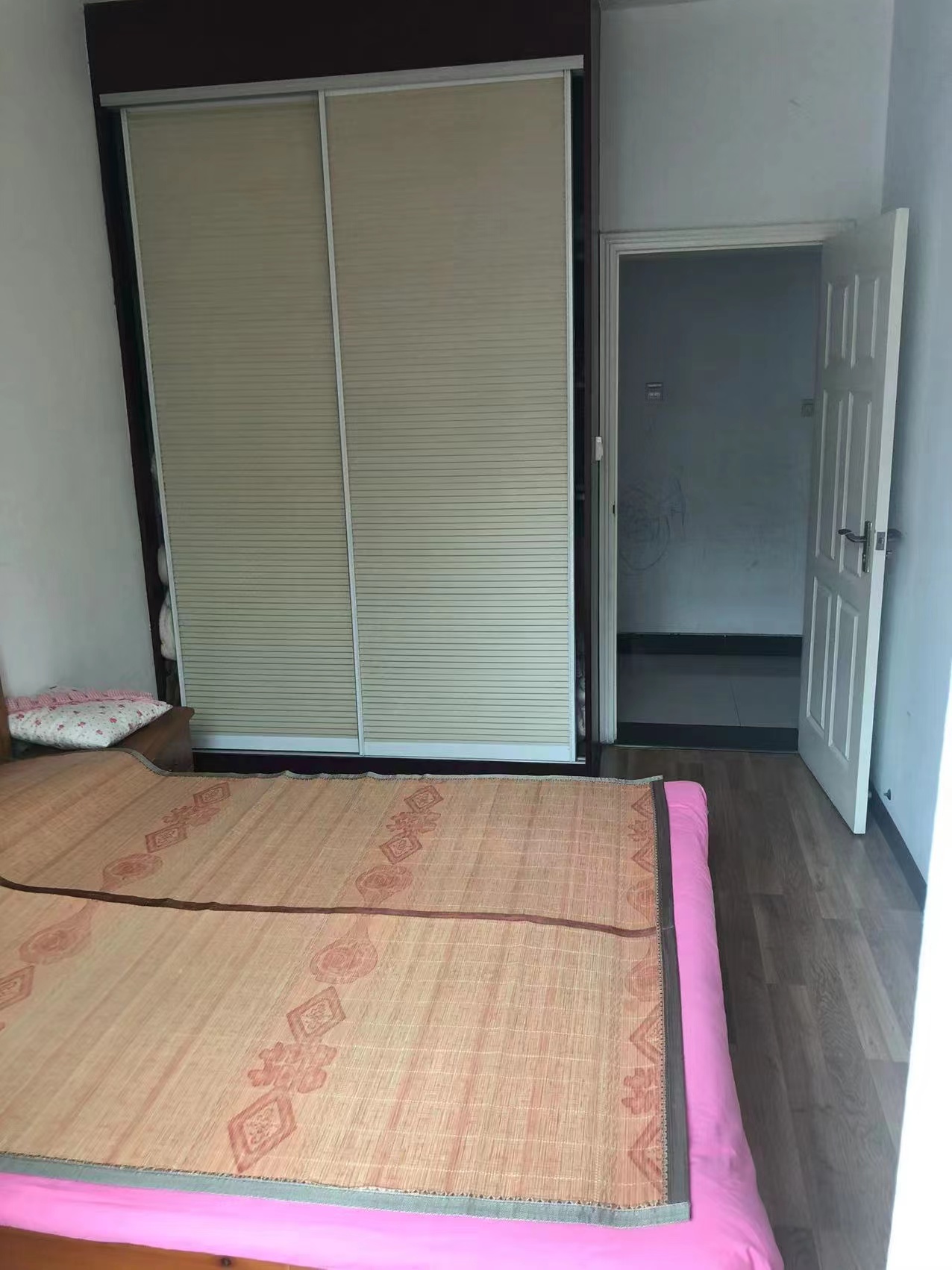 香洲名都  3室2厅1卫   2100.00元/月室内图