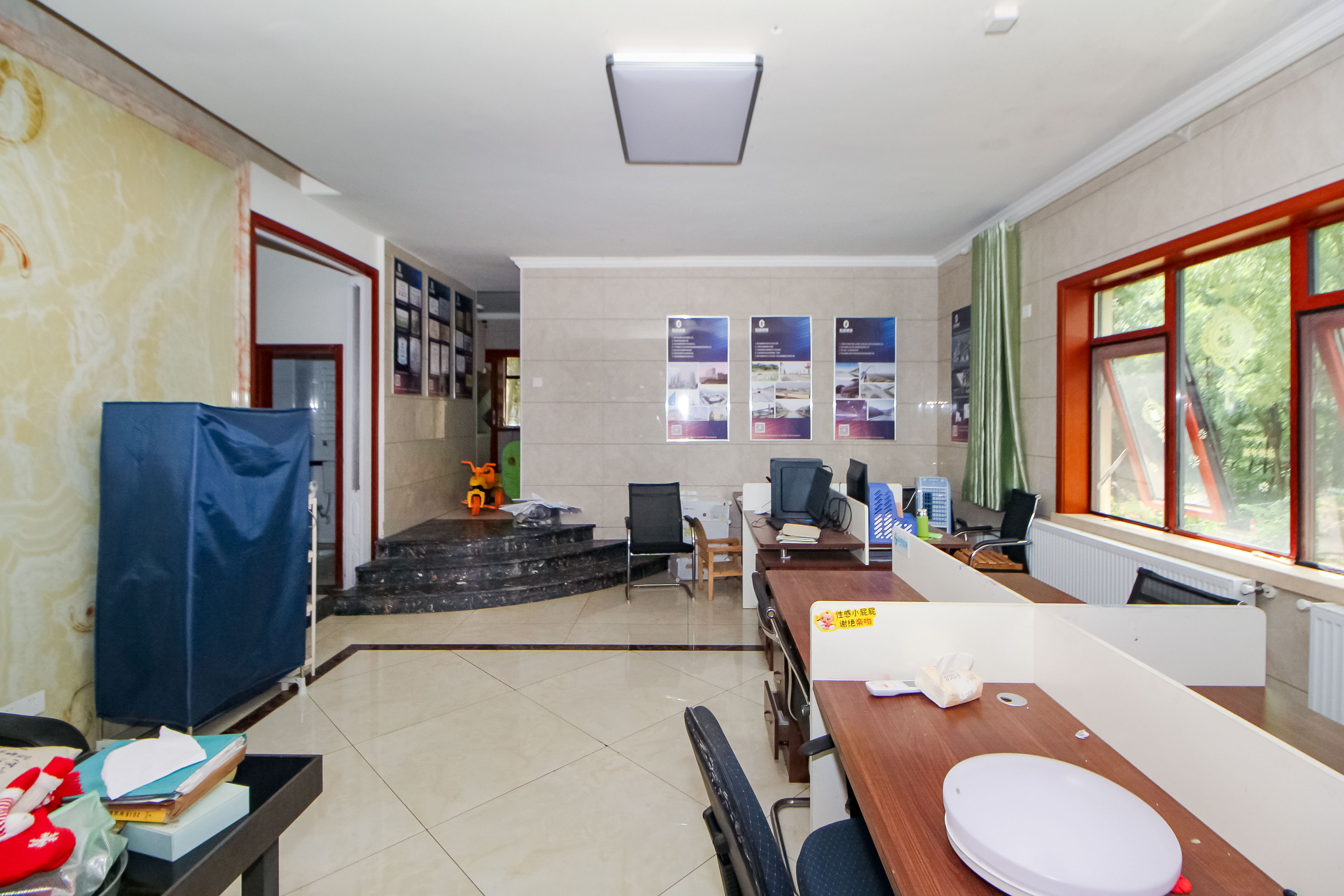 麓山恋迪亚溪谷  6室3厅4卫    455.0万客厅