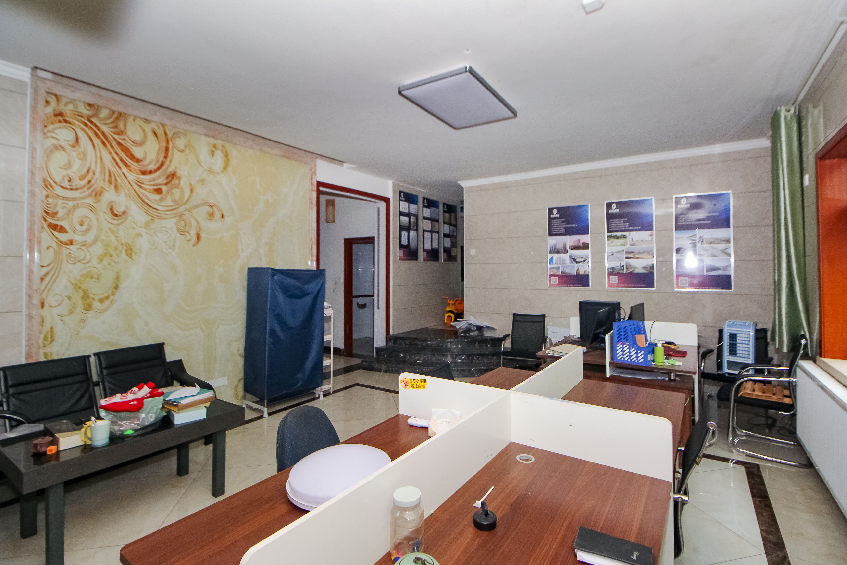 麓山恋迪亚溪谷  6室3厅4卫    455.0万客厅