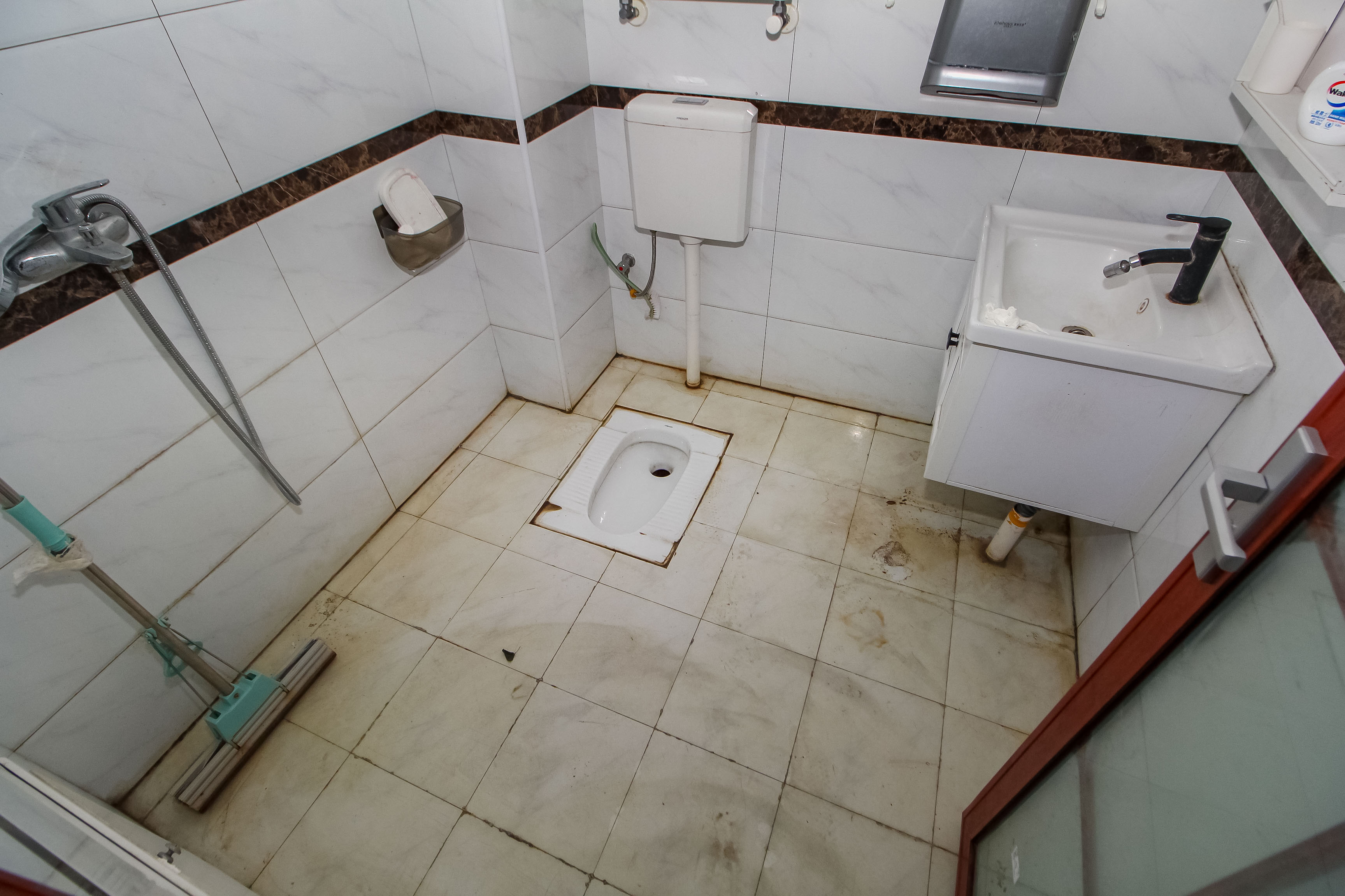 麓山恋迪亚溪谷  6室3厅4卫    455.0万卫生间