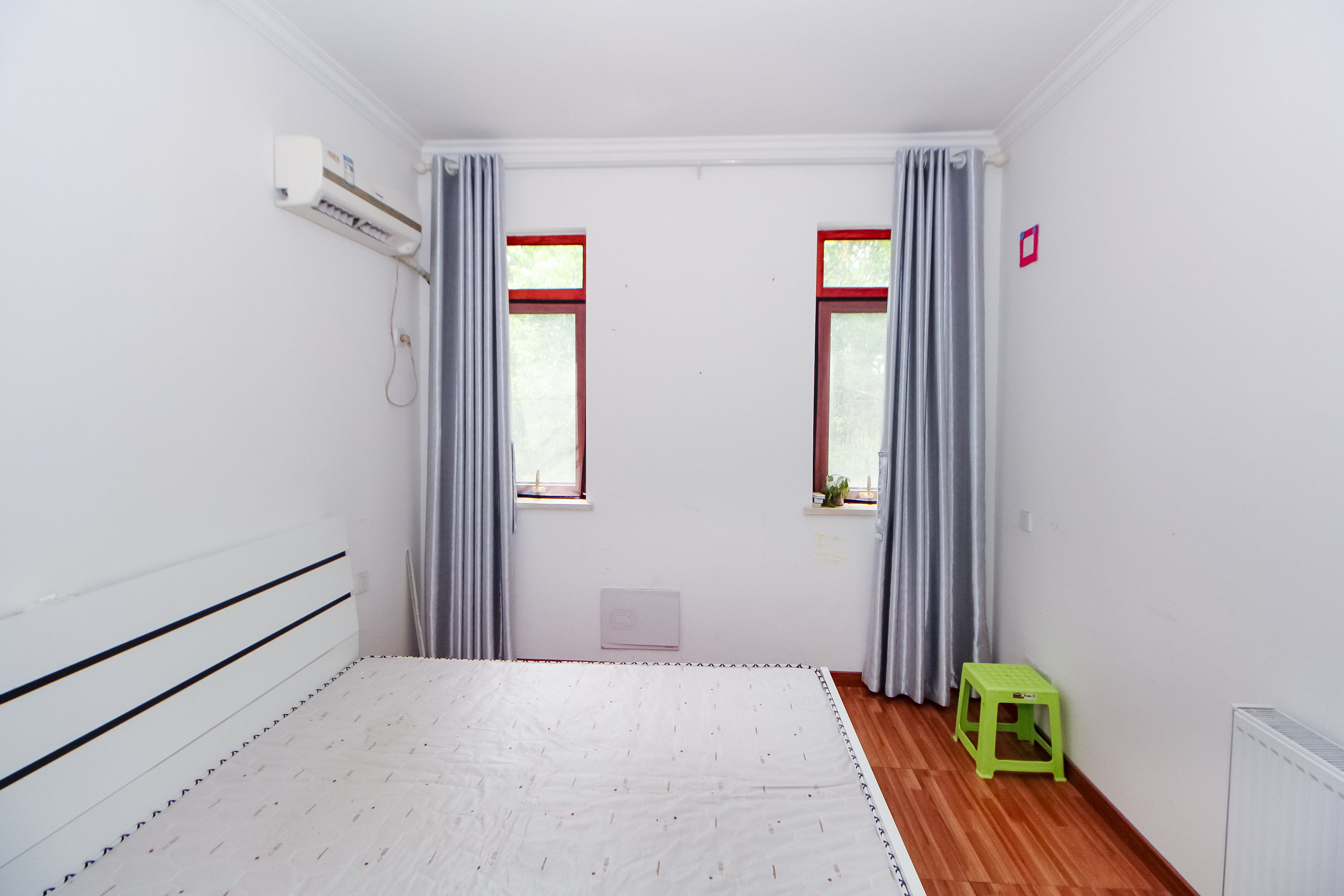 麓山恋迪亚溪谷  6室3厅4卫    455.0万卧室