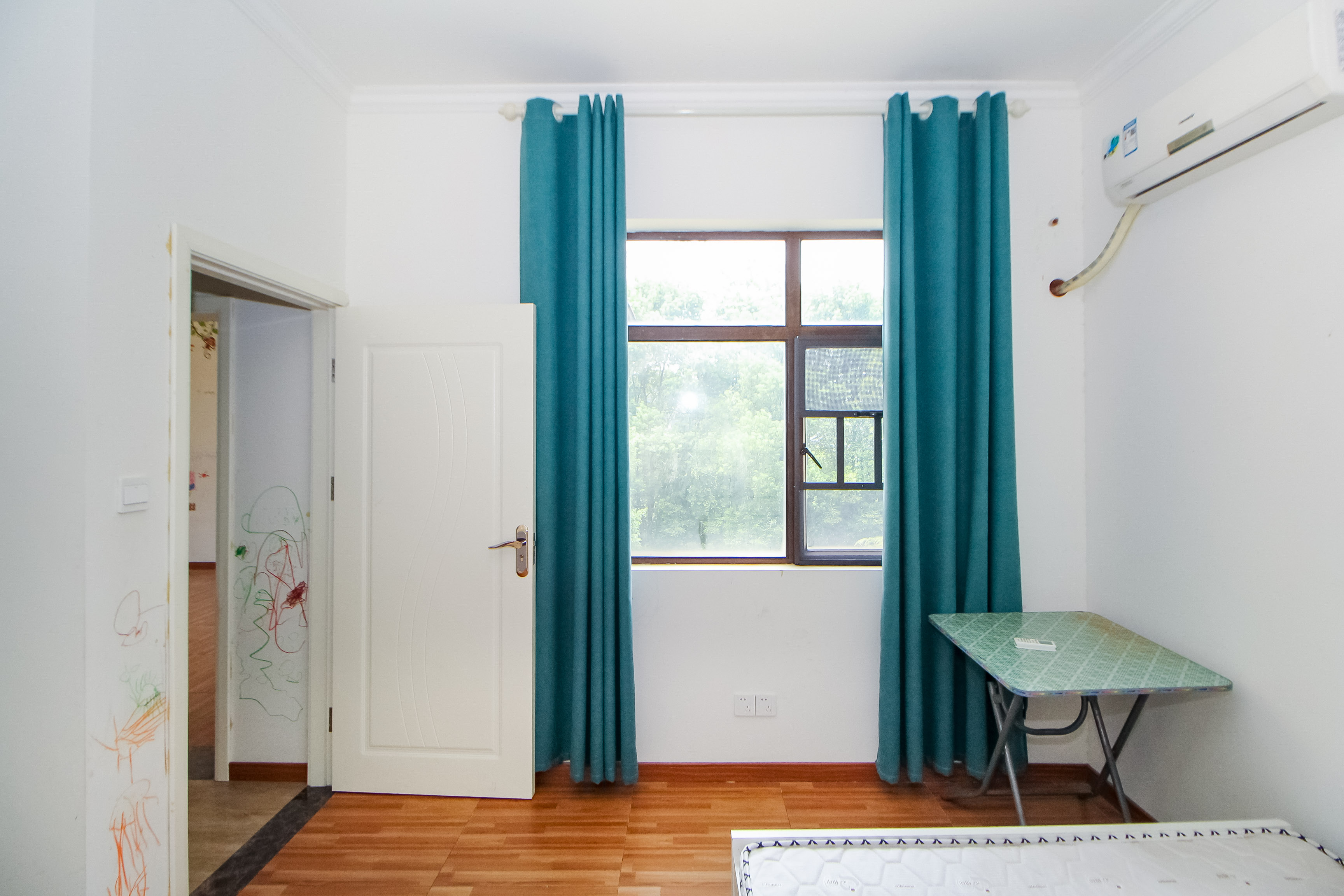 麓山恋迪亚溪谷  6室3厅4卫    455.0万卧室