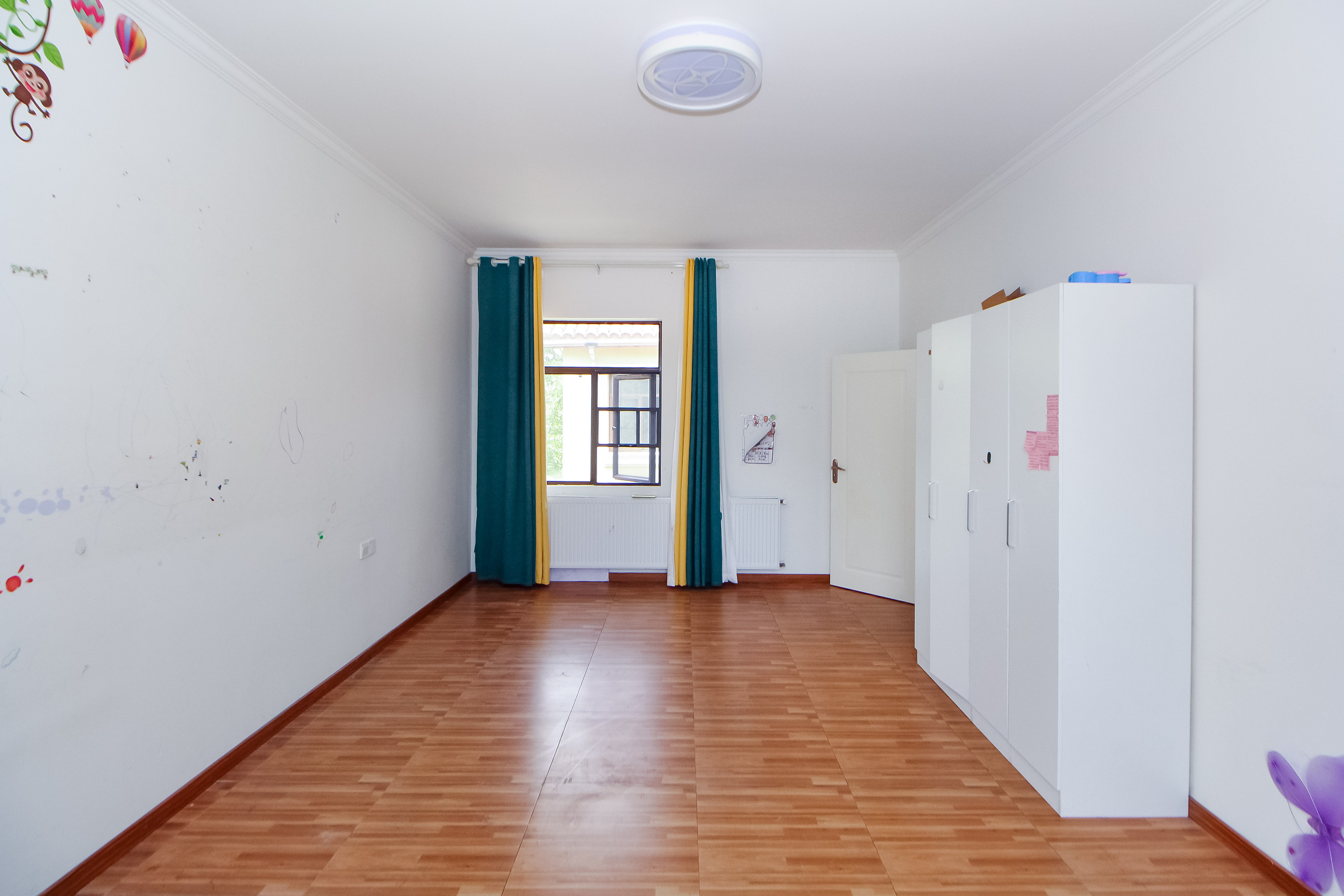 麓山恋迪亚溪谷  6室3厅4卫    455.0万卧室