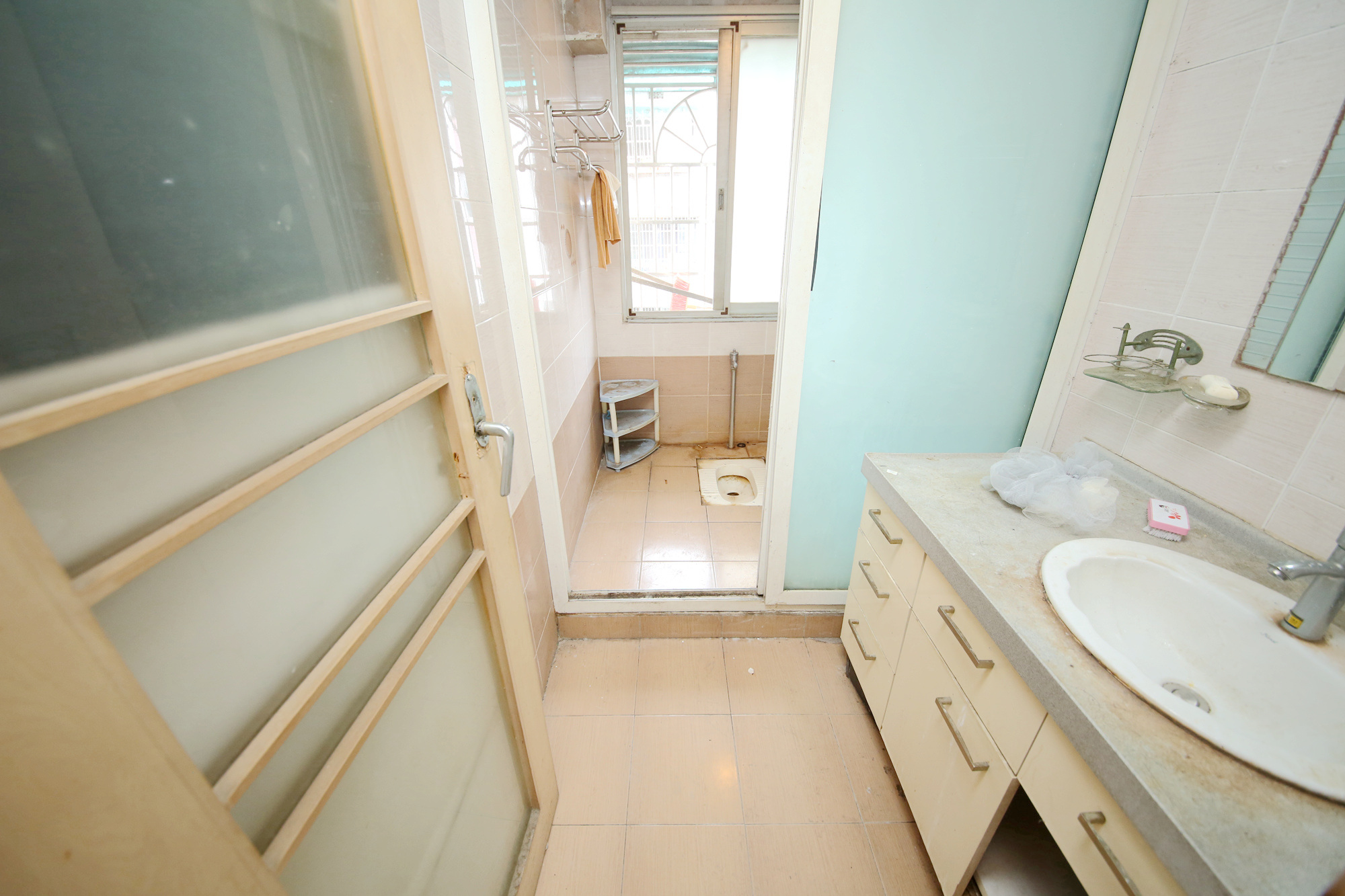 学宫街商住楼  3室2厅2卫   100.00万卫生间