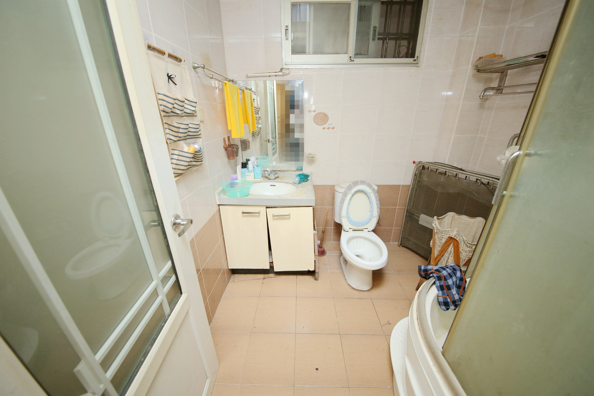 学宫街商住楼  3室2厅2卫   100.00万卫生间