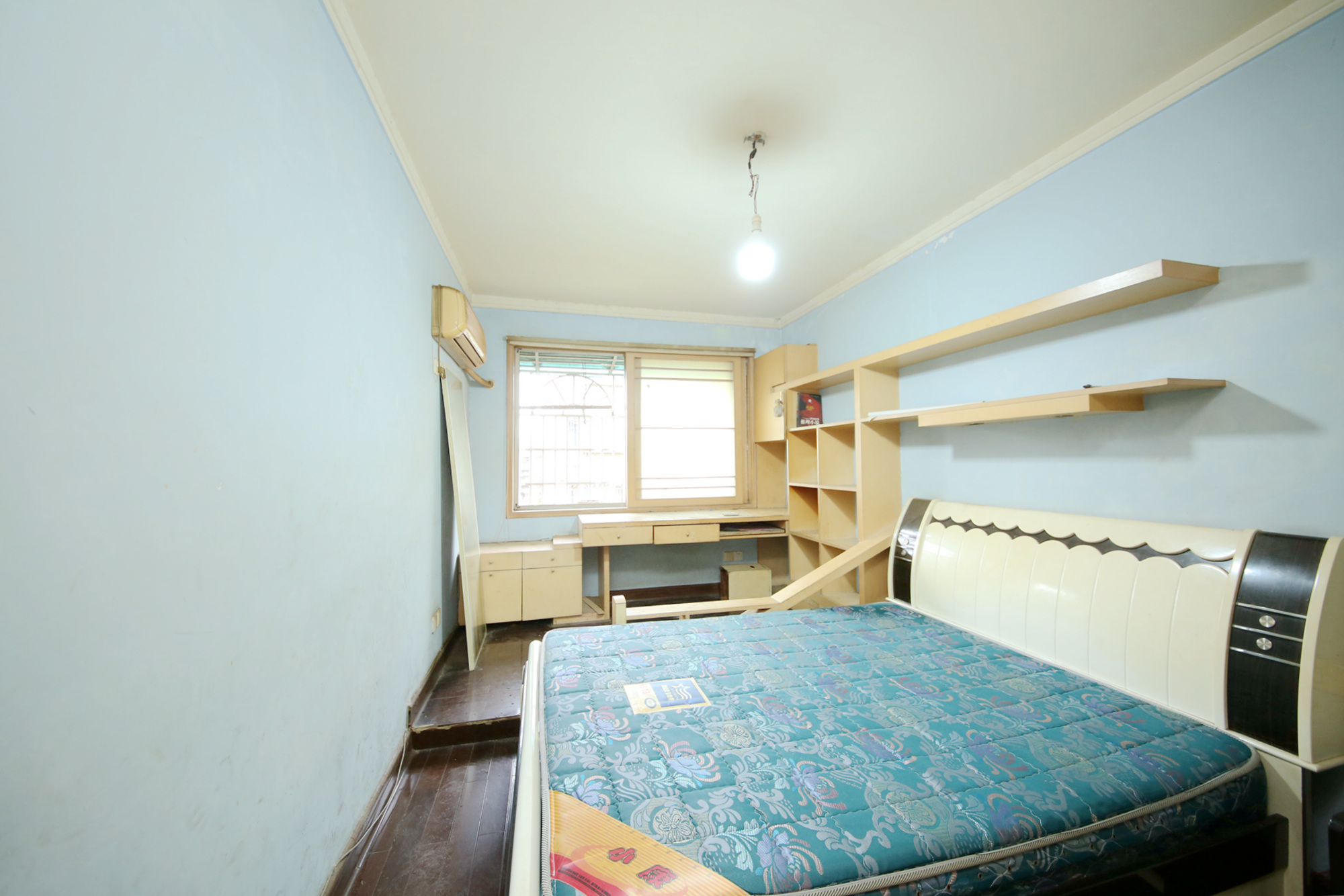 学宫街商住楼  3室2厅2卫   100.00万卧室